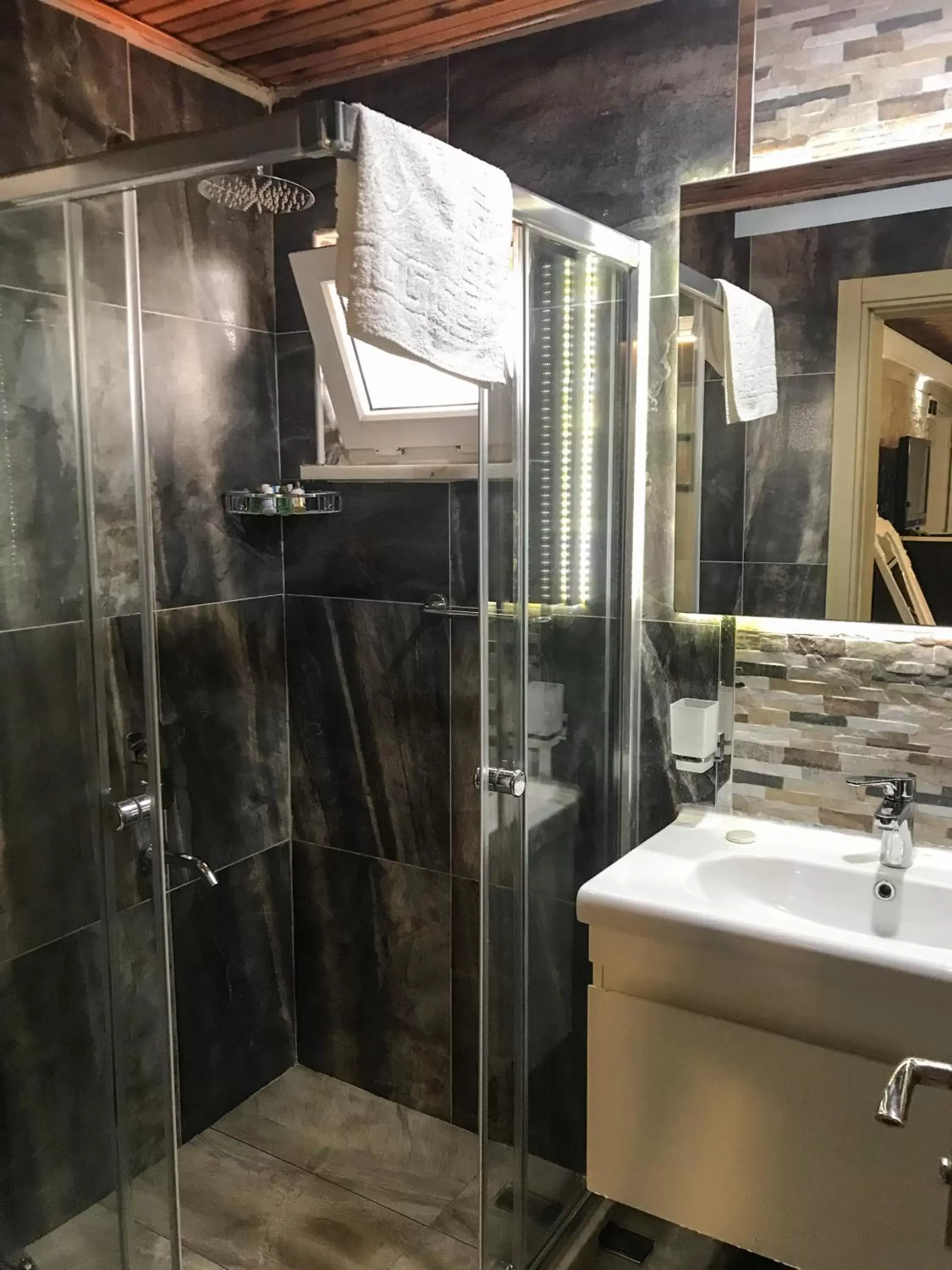 Bathroom in Melrose Pansiyon Bathroom in Melrose Pansiyon