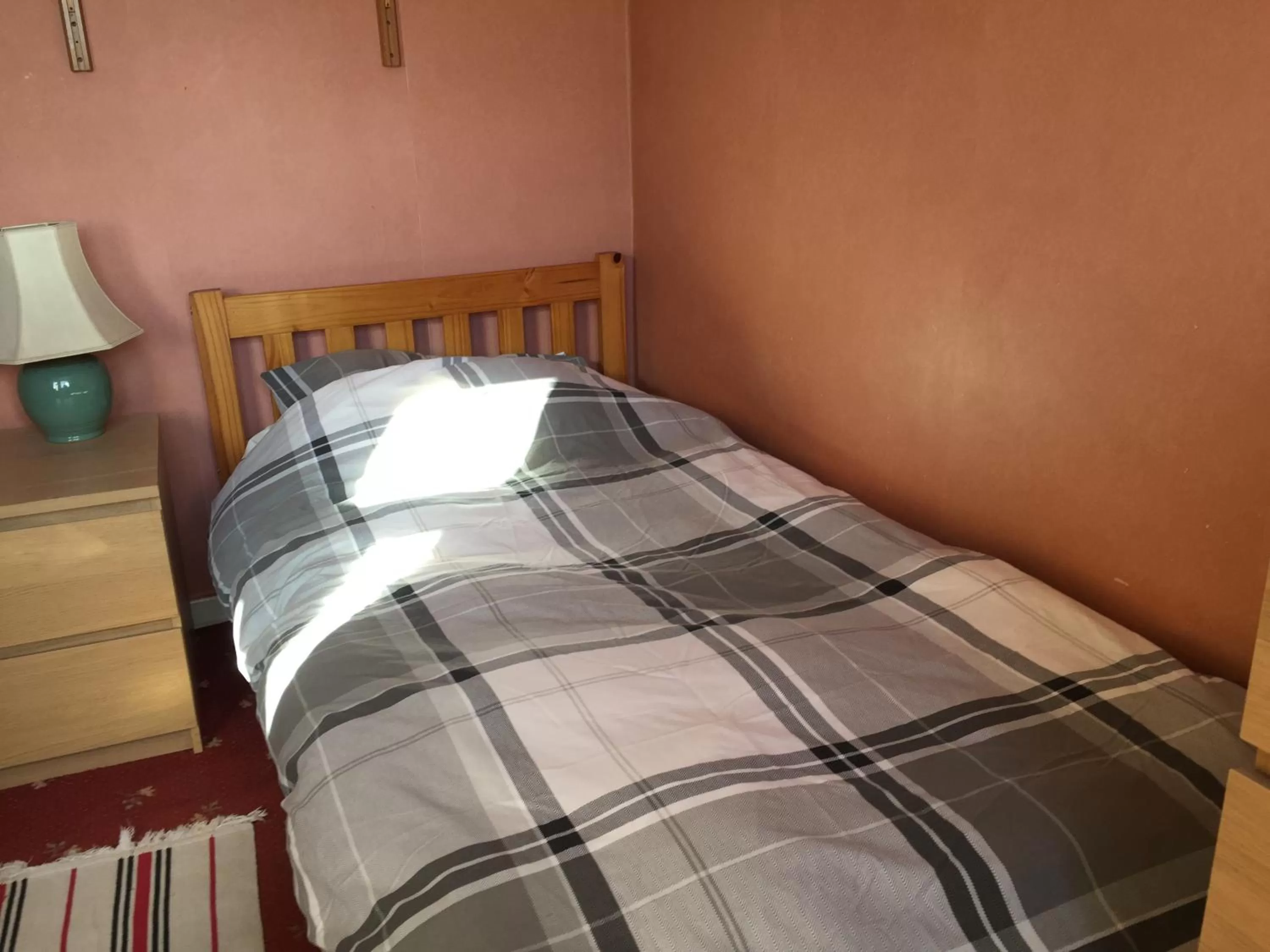 Bed in Hotel 5 Ravenhurst Drive M6 J7