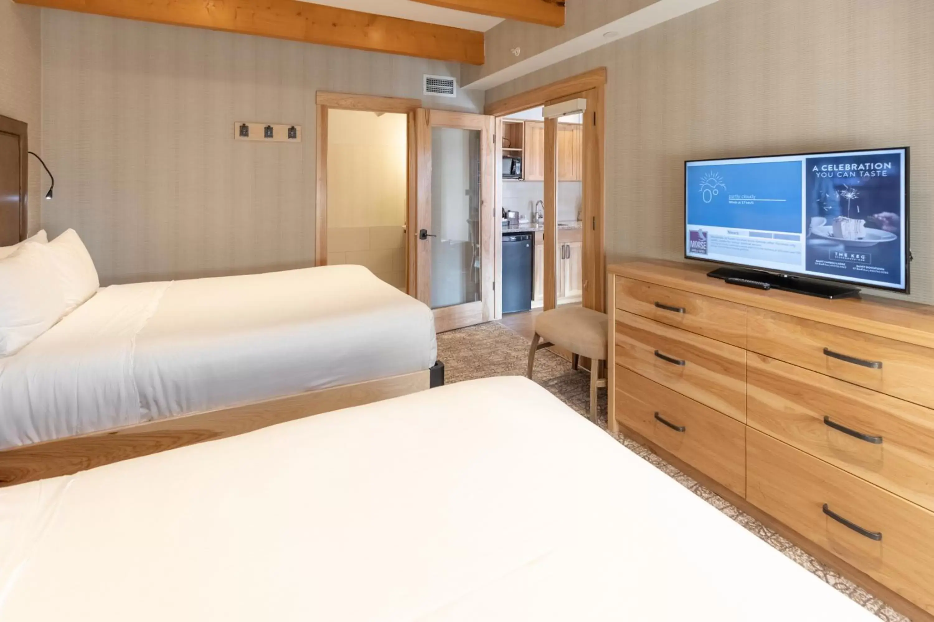 TV and multimedia, Bed in Moose Hotel and Suites