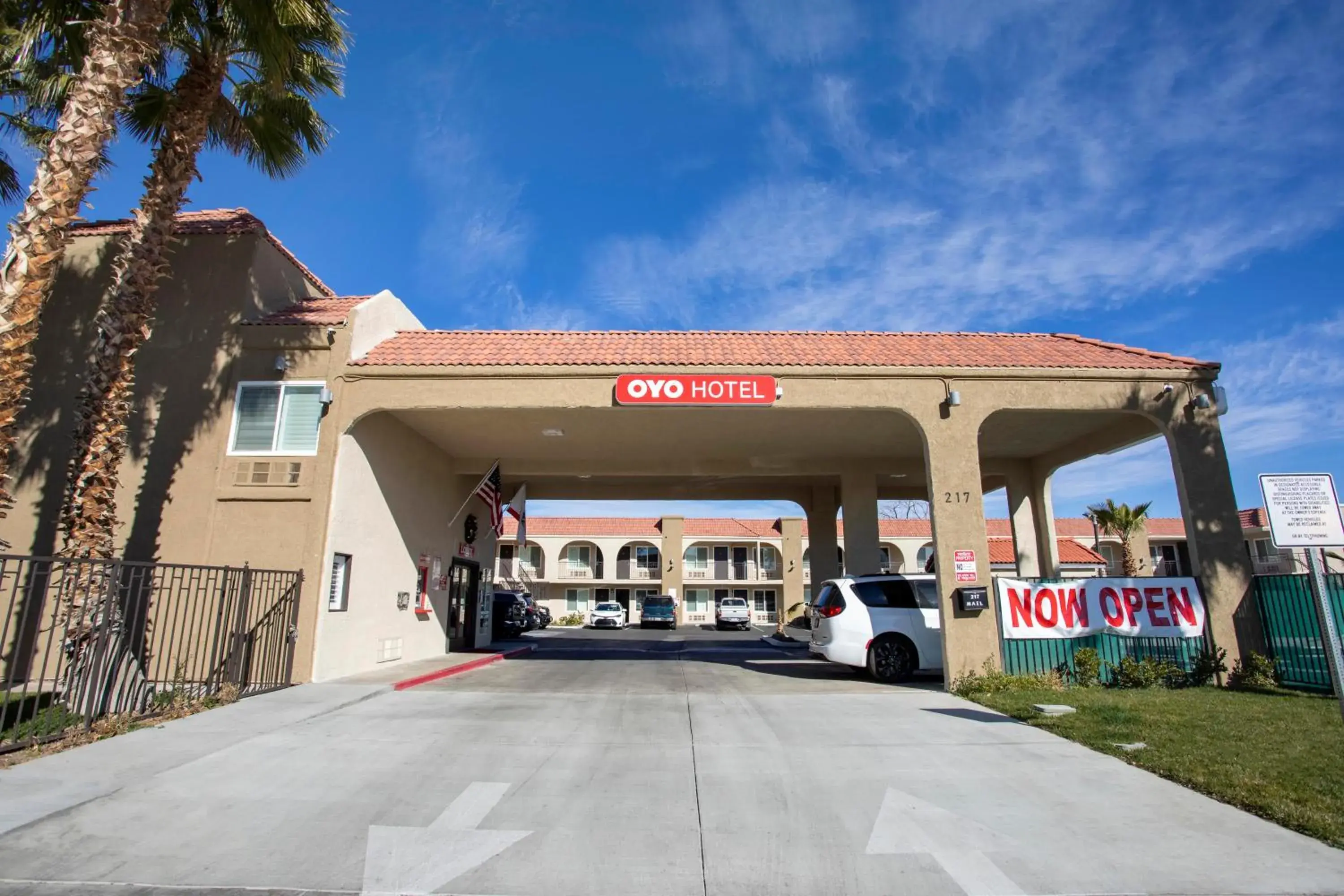 Facade/entrance, Property Building in OYO Hotel Palmdale - Antelope Valley