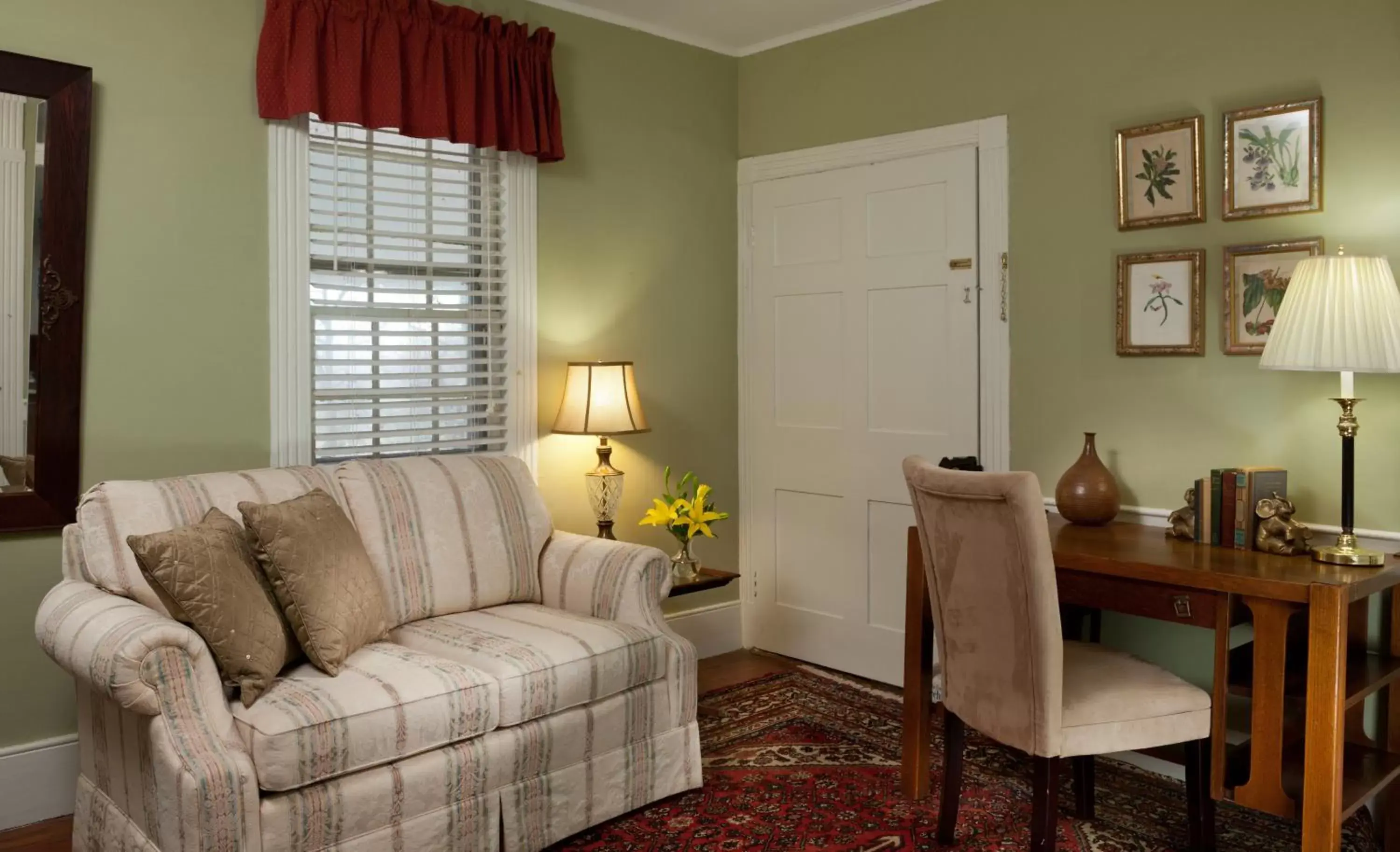 Seating Area in The Inn & Tavern at Meander