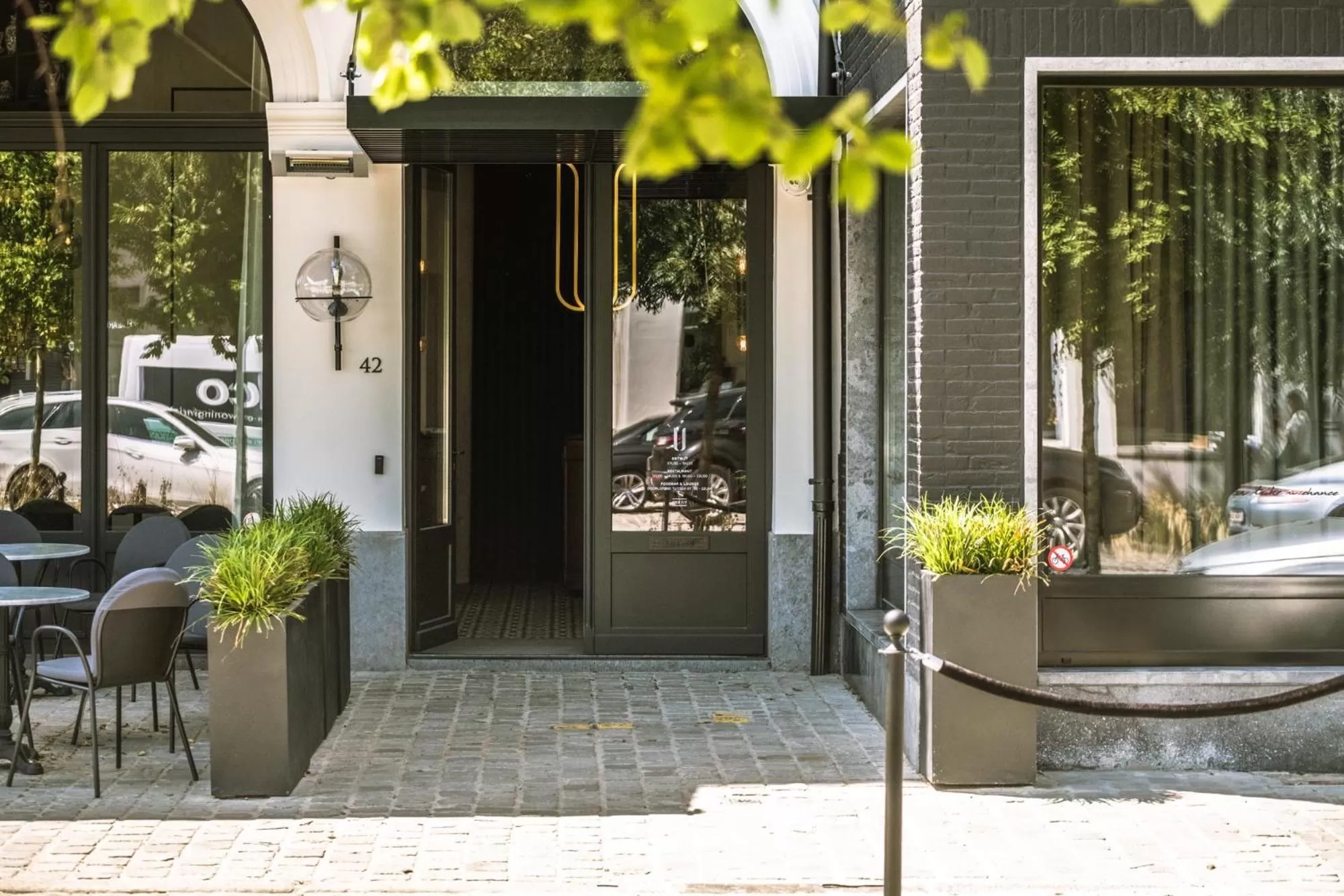 Property building in U Eat & Sleep Antwerp