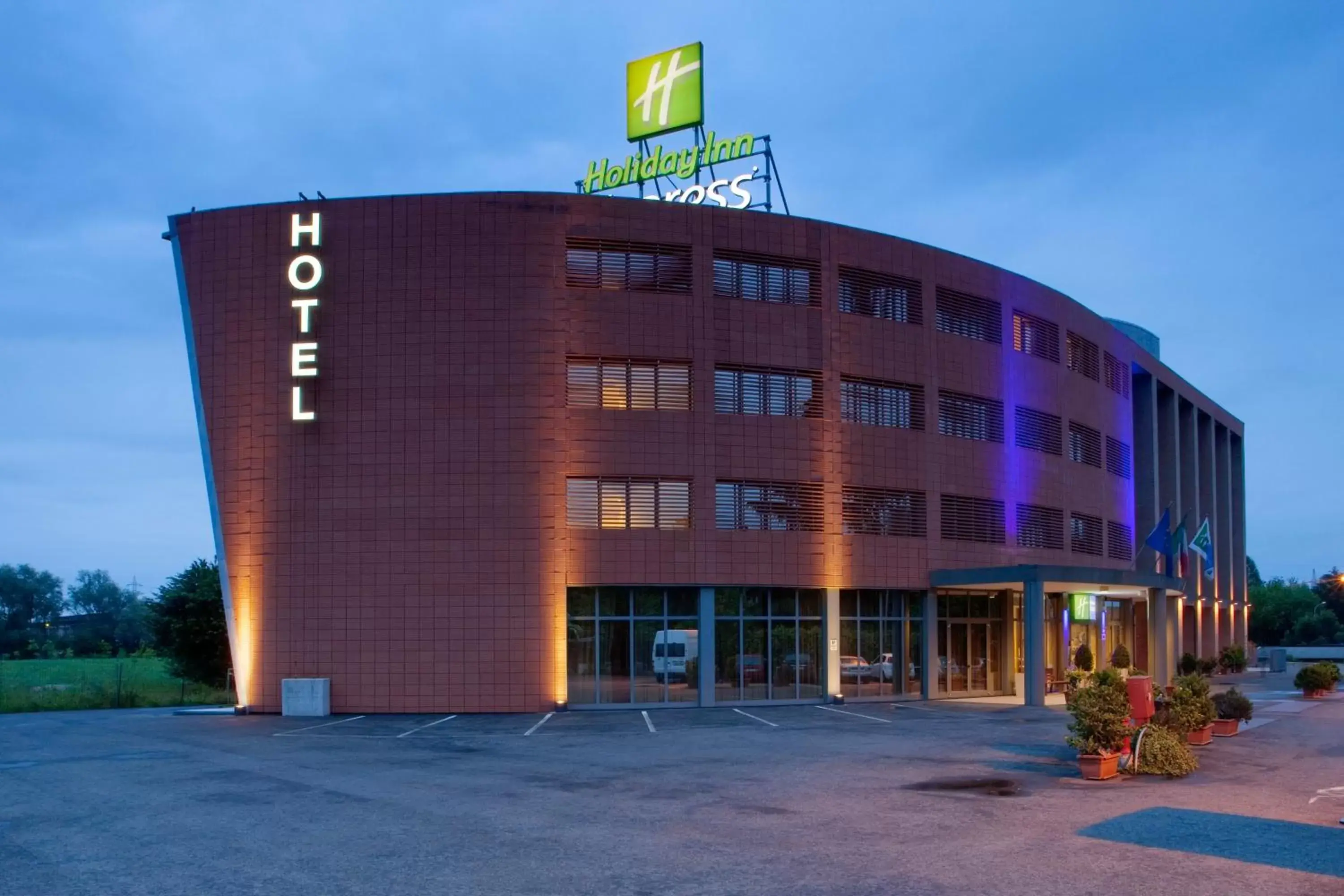 Property Building in Holiday Inn Express Parma, an IHG Hotel