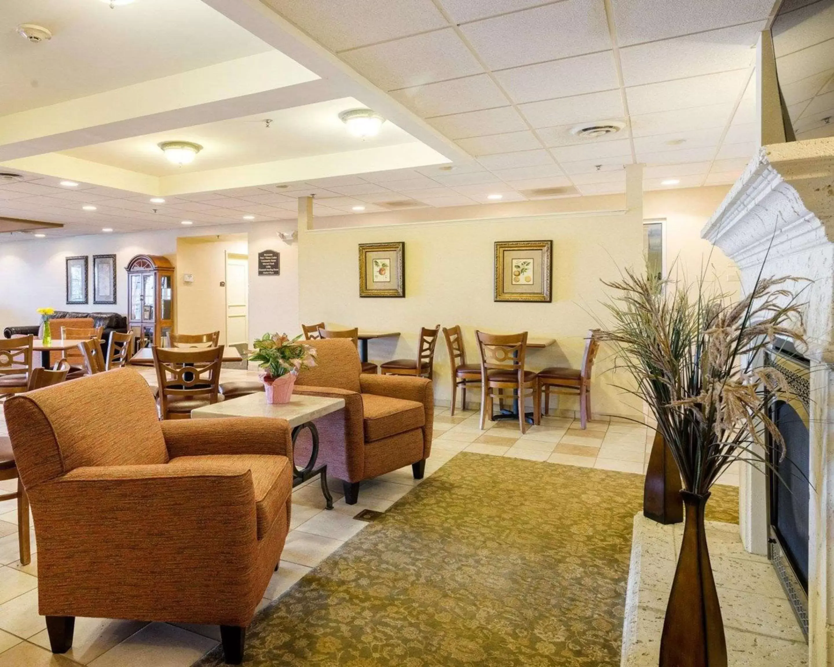 Lobby or reception in Mainstay Suites Dover