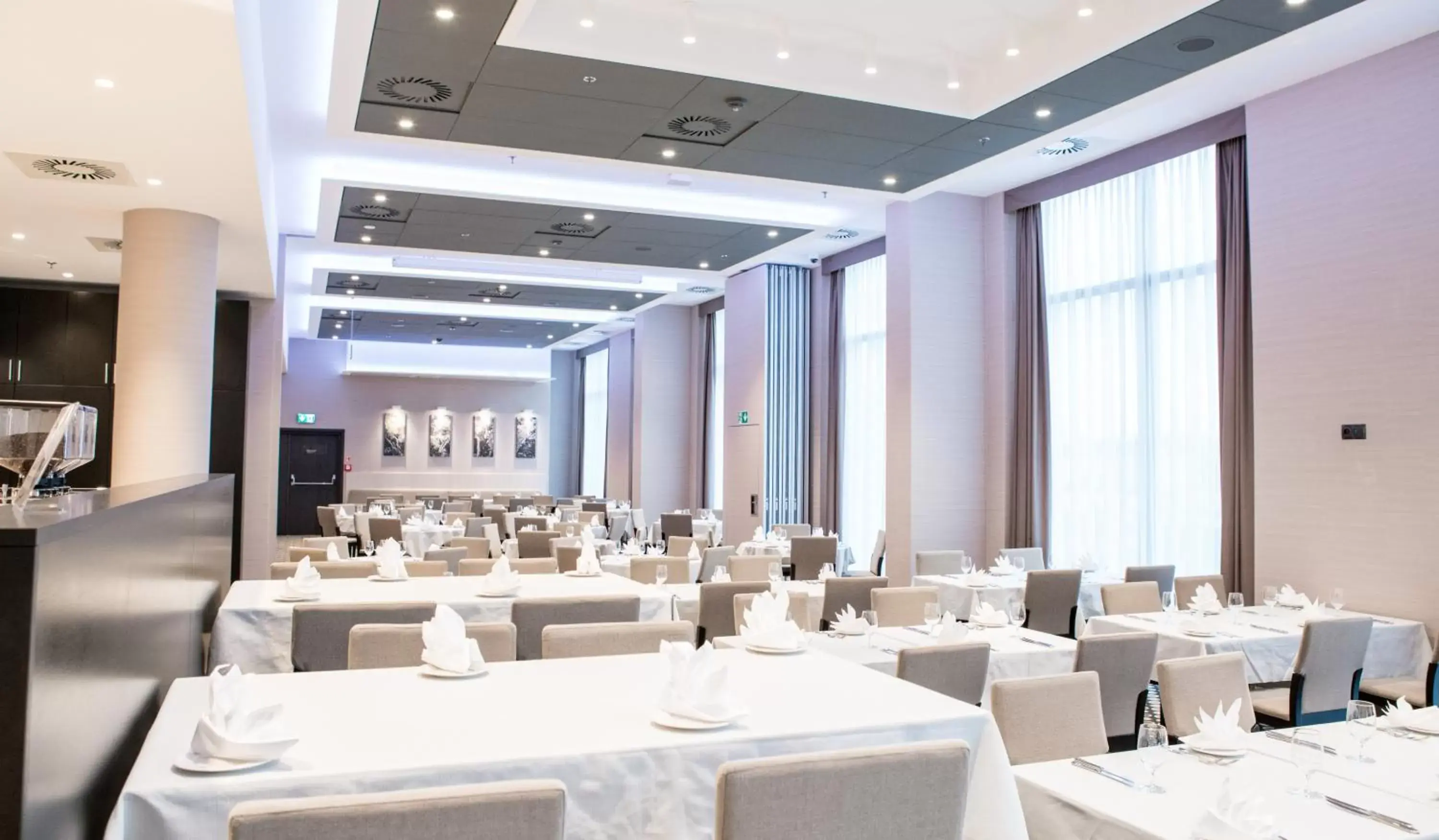 Restaurant/places to eat in Holiday Inn Dąbrowa Górnicza-Katowice by IHG Restaurant/places to eat in Holiday Inn Dąbrowa Górnicza-Katowice by IHG