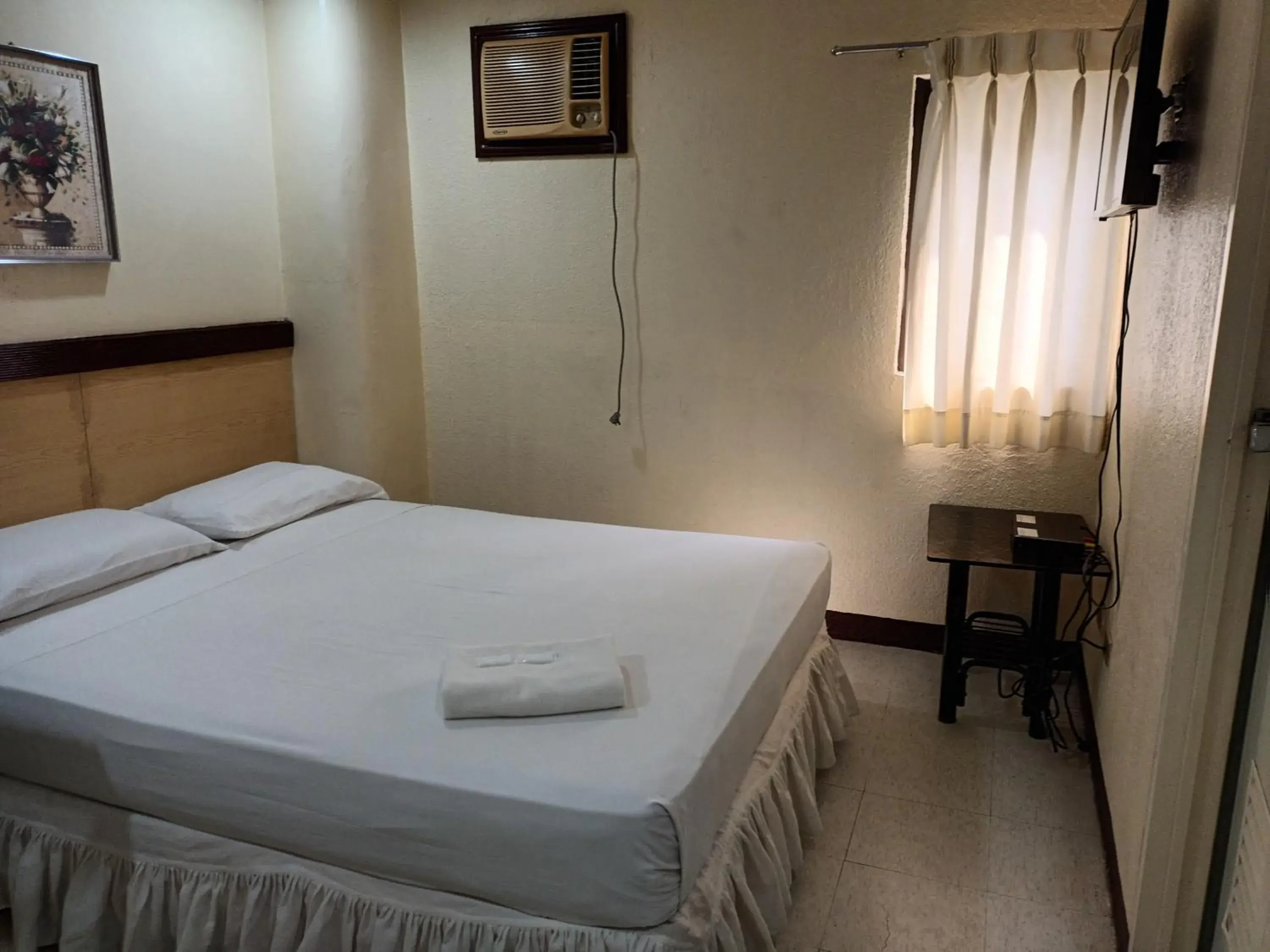 Bed in Mactan Pension House
