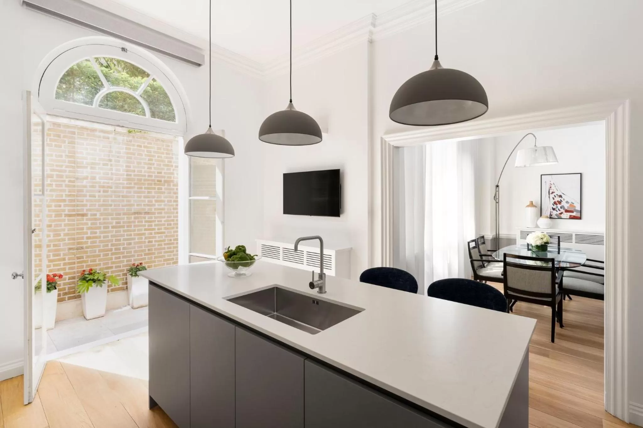 Photo of the whole room in COMO Metropolitan London