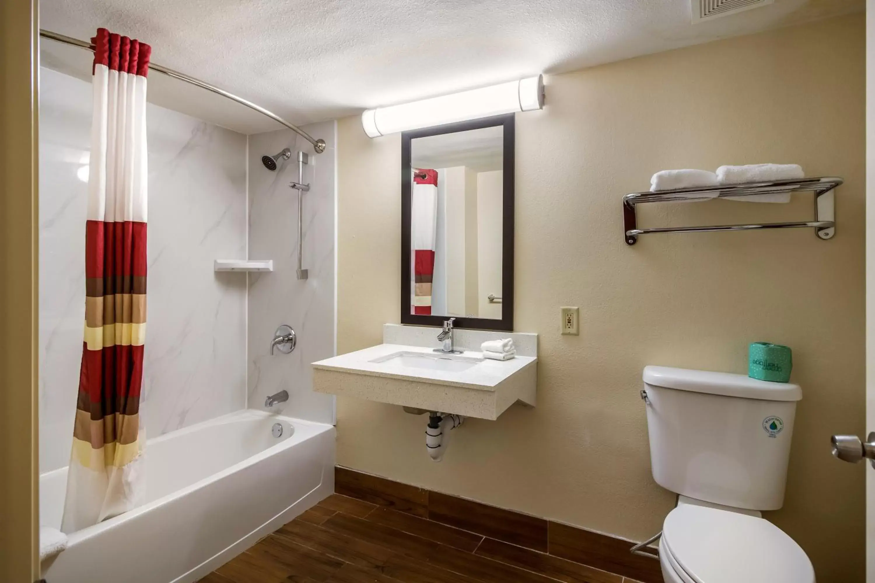 Bathroom in Red Roof Inn Houston East I-10