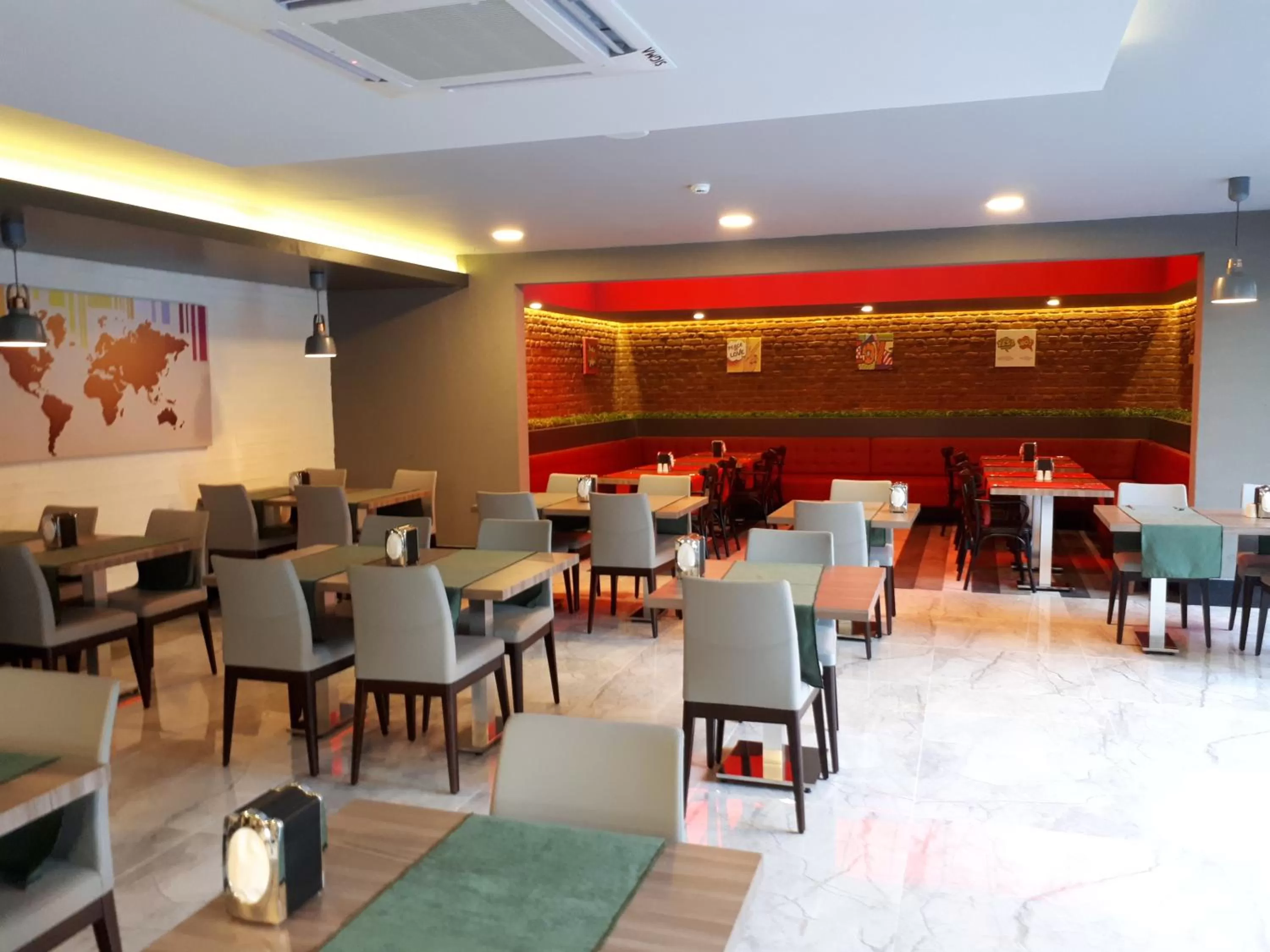 Restaurant/places to eat in Ramira City Hotel - Adult Only (16+)