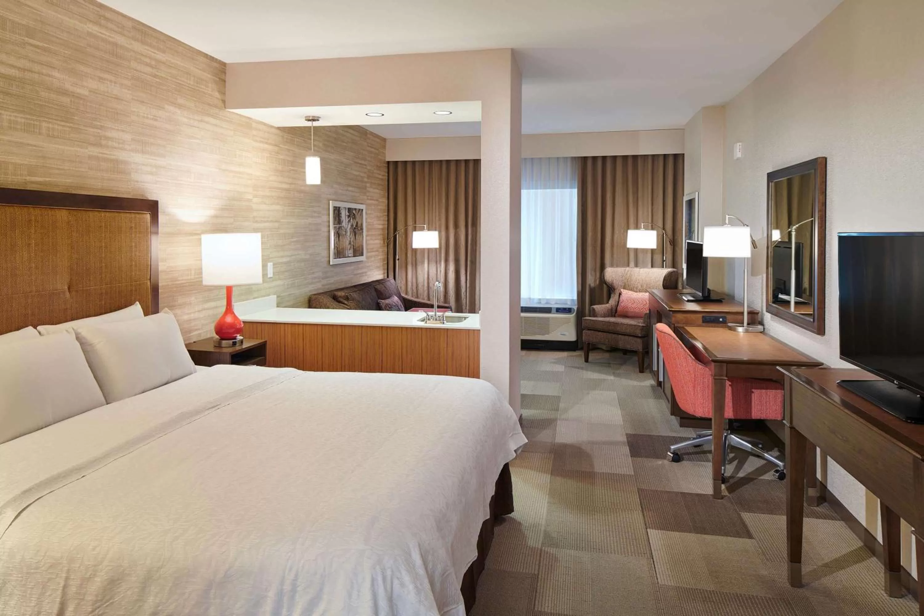 Bed in Hampton Inn & Suites Oahu Kapolei - FREE Parking - No Resort Fee