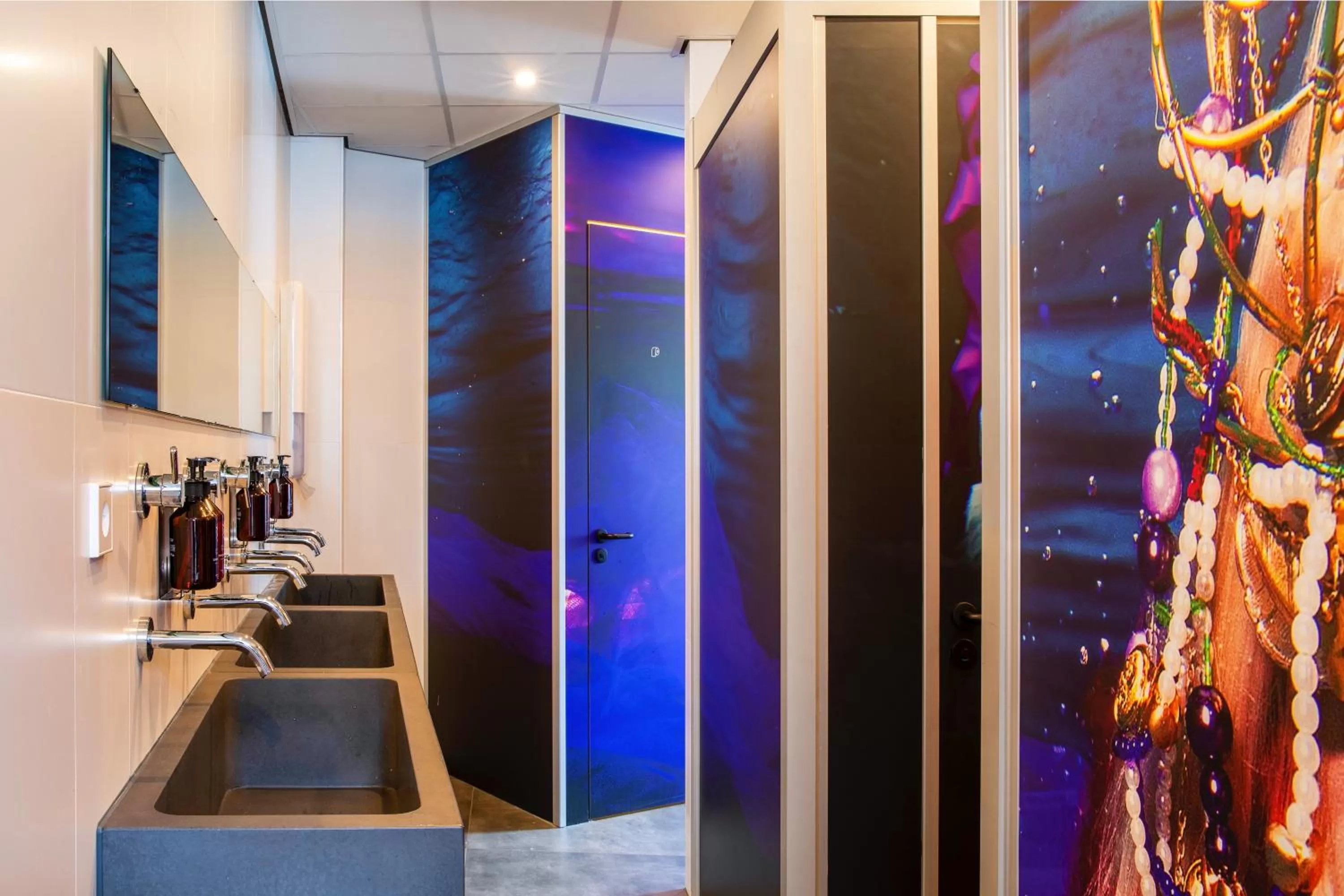 Shower in Bunk Hotel Amsterdam