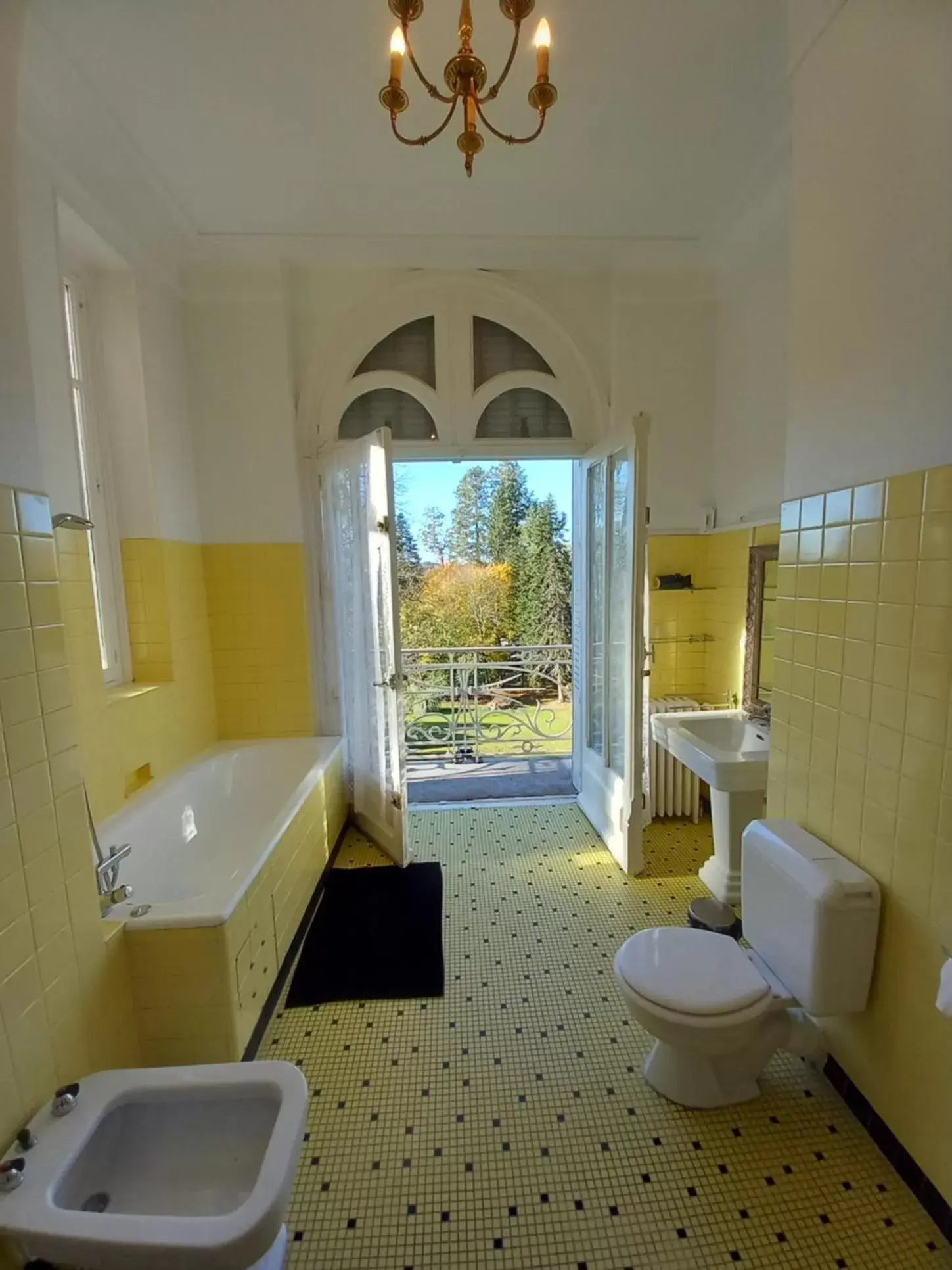 Bathroom in Chateau Maleplane