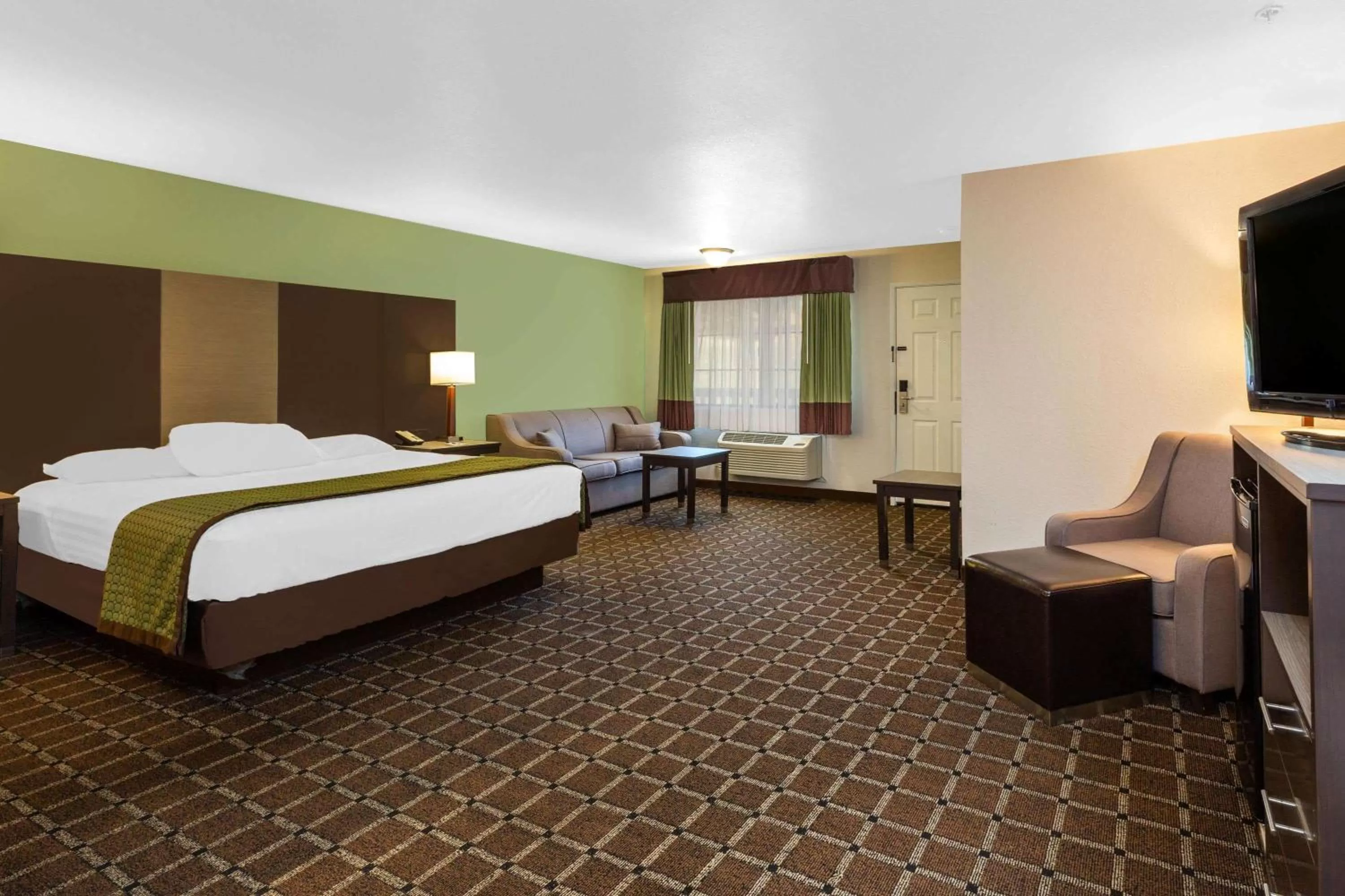 Photo of the whole room, Bed in Travelodge by Wyndham Angels Camp CA