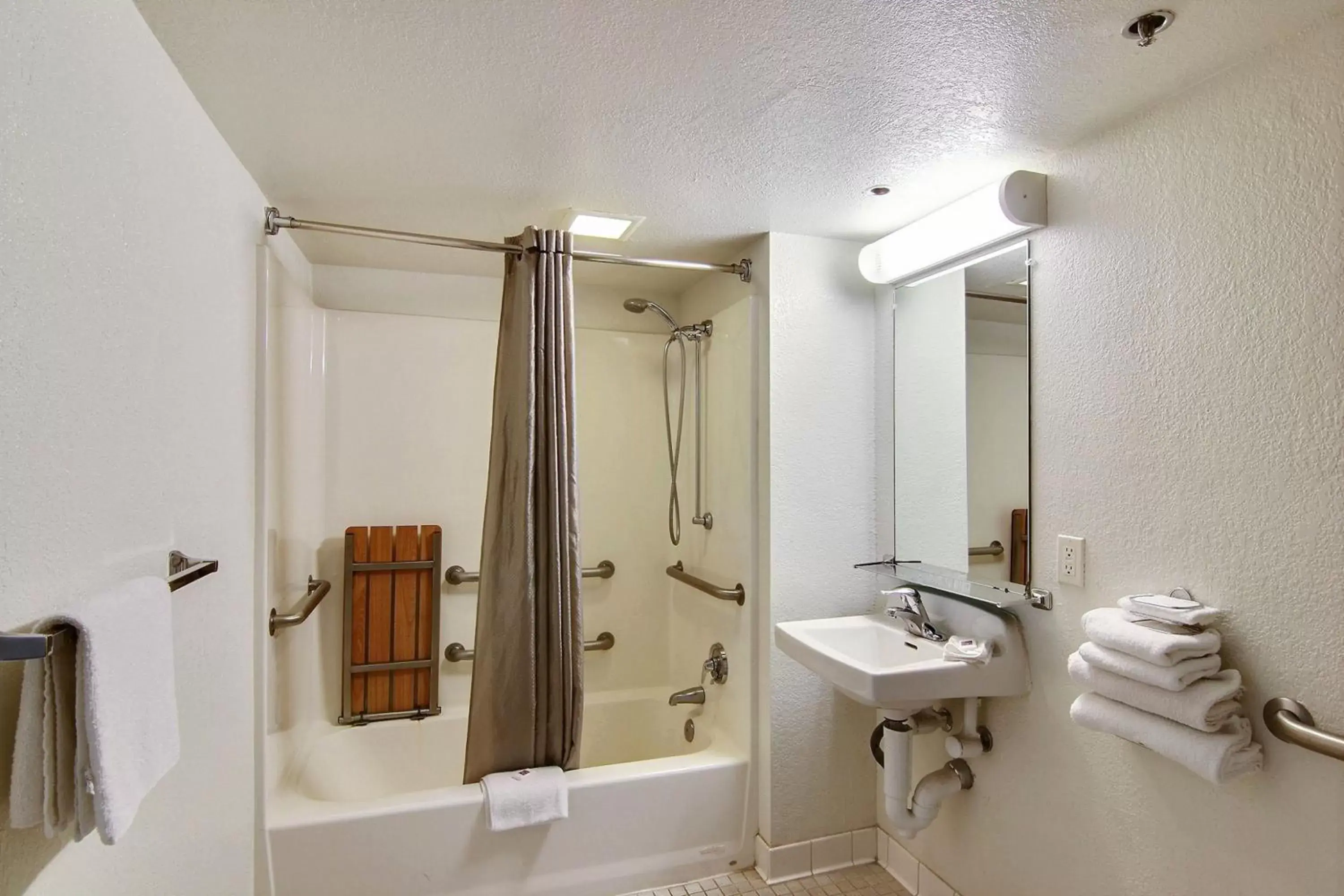 Bathroom in Motel 6-Carpinteria, CA - Santa Barbara - South