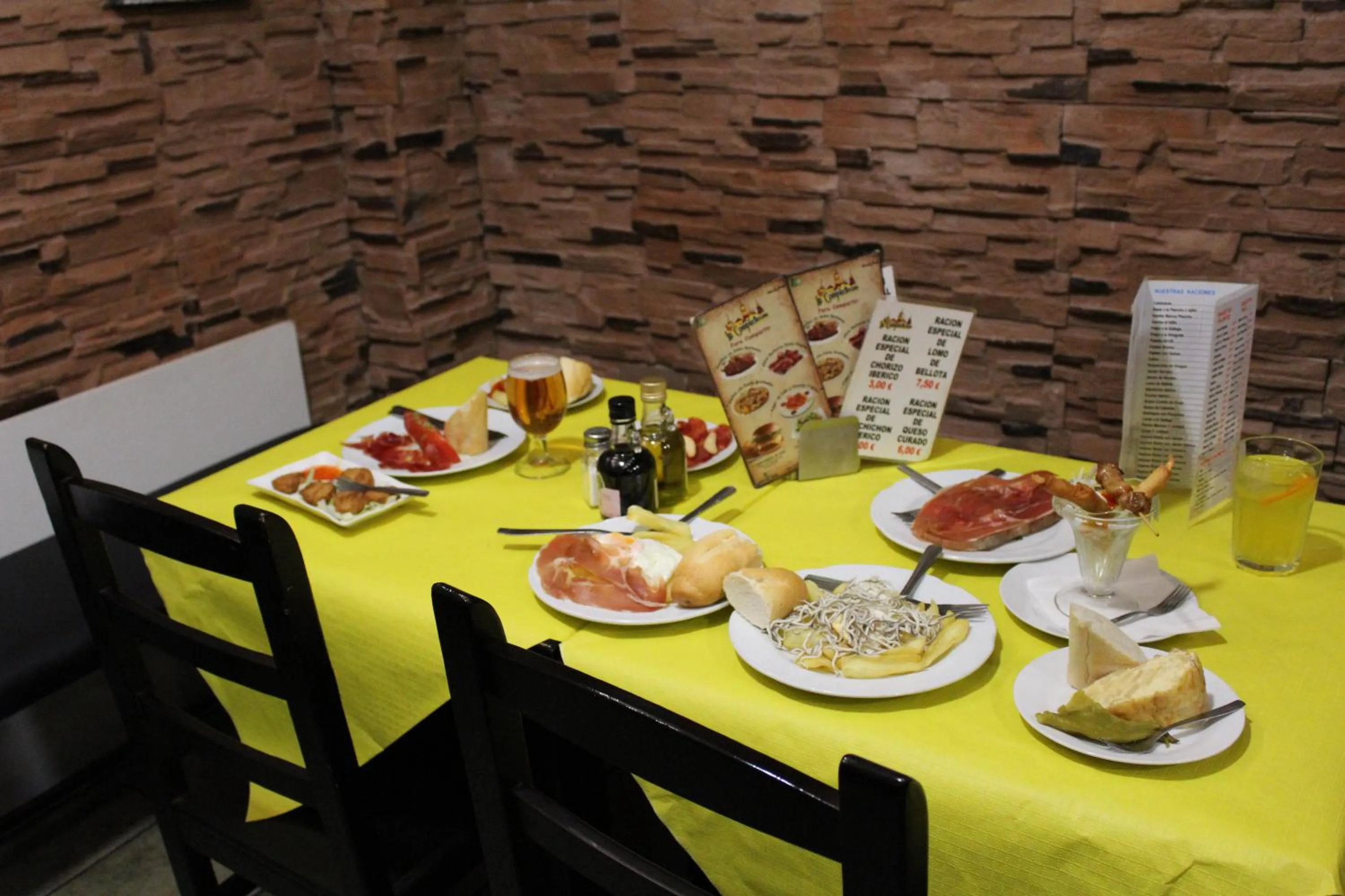 Restaurant/places to eat in Hotel Cuatro Caños