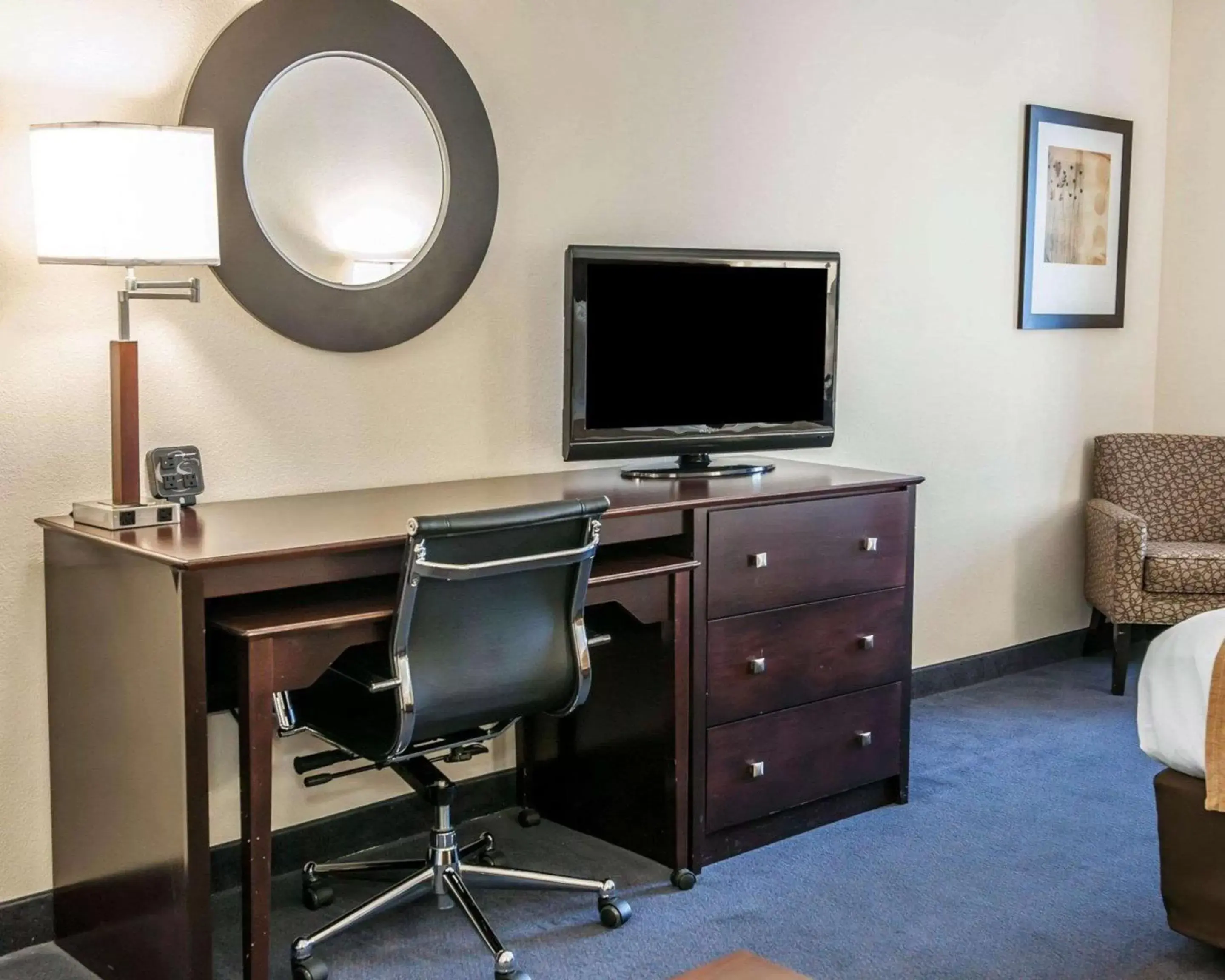 TV and multimedia, TV/Entertainment Center in Comfort Suites Southwest