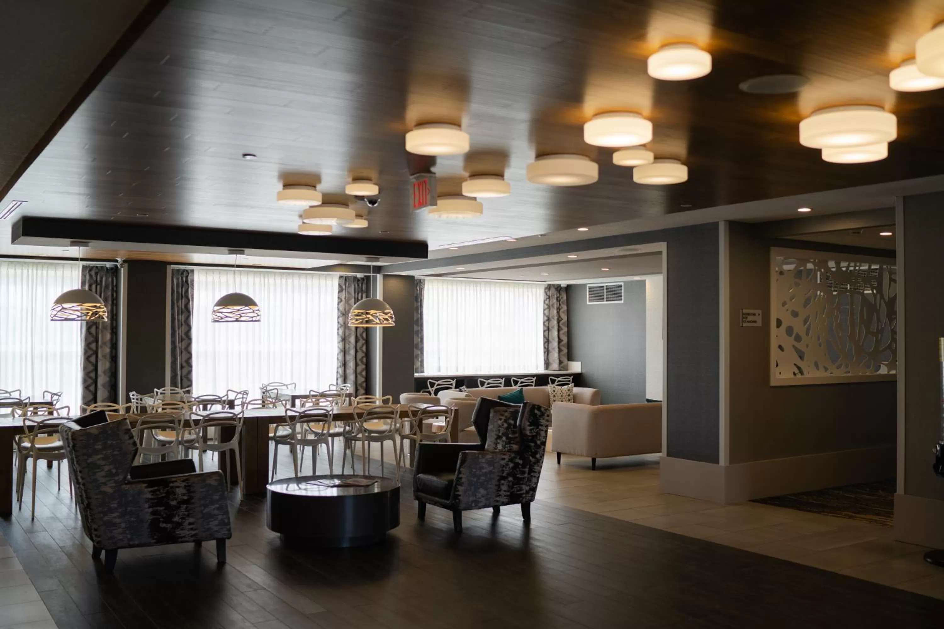 Seating area in Best Western Plus Airdrie Gateway