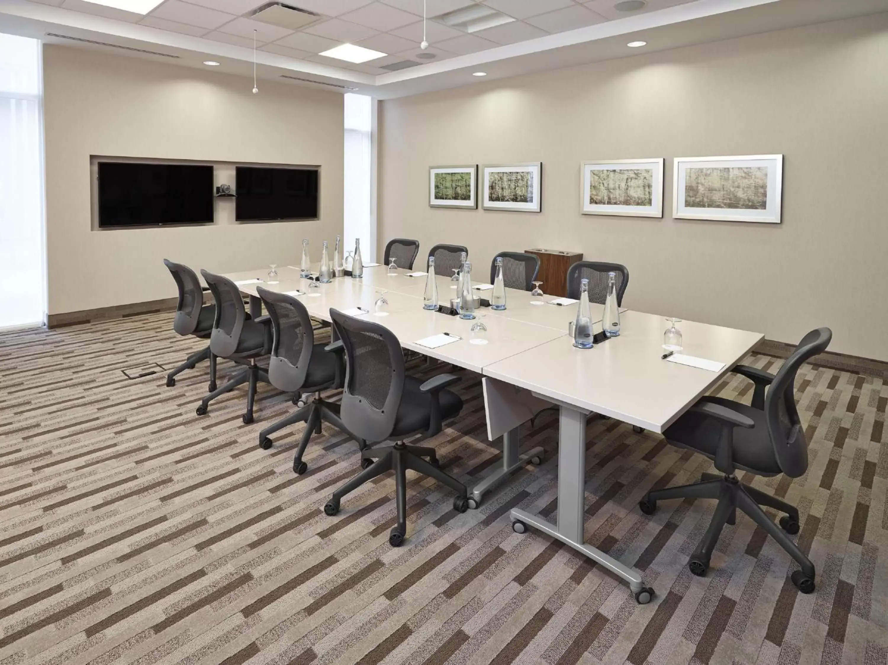 Meeting/conference room in Hampton Inn by Hilton Halifax Downtown