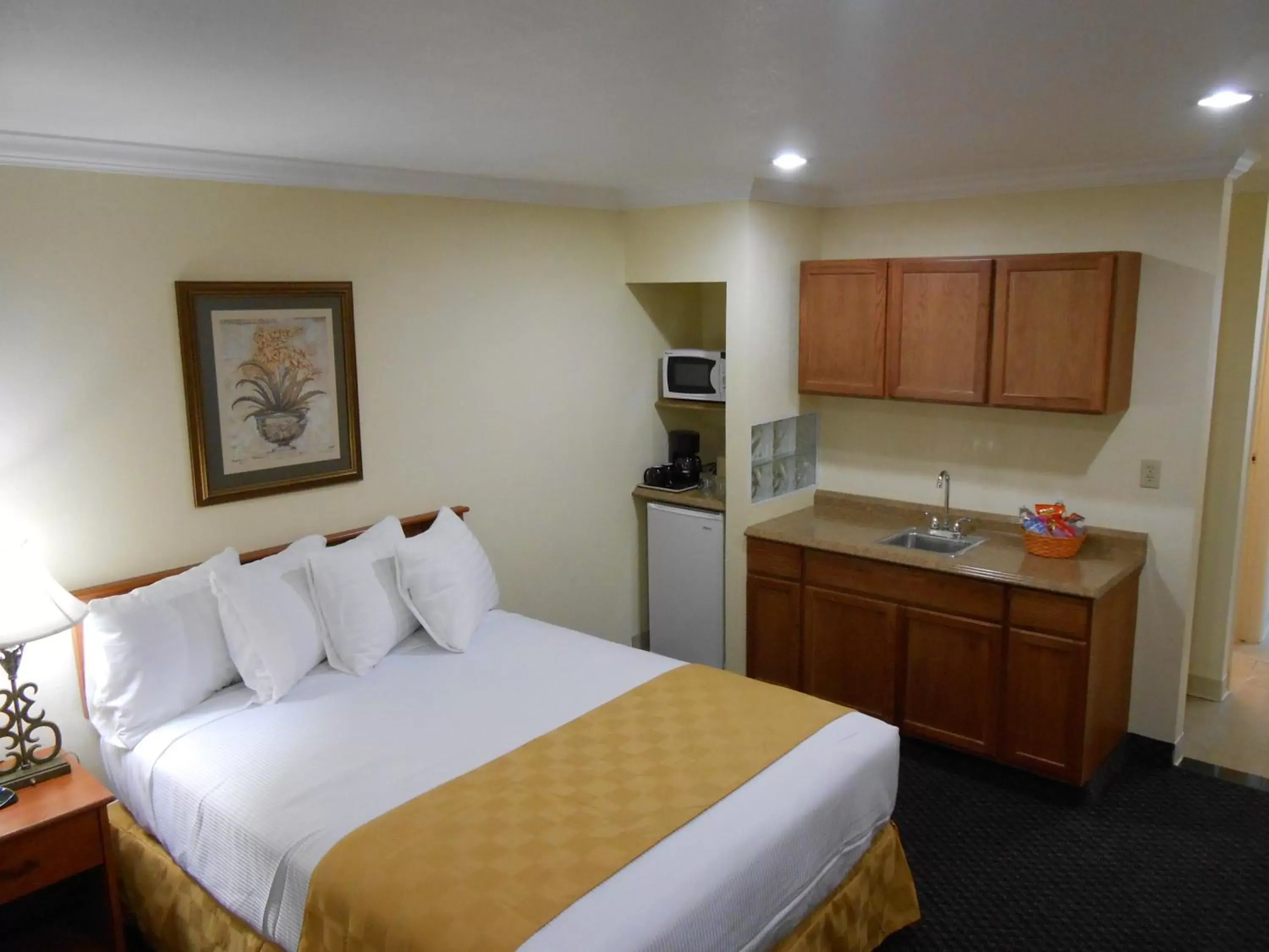 Bedroom, Bed in Best Inn & Suites