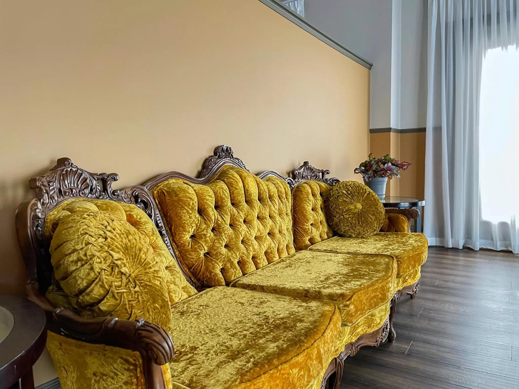 Seating Area in Niagara Grandview Boutique Hotel