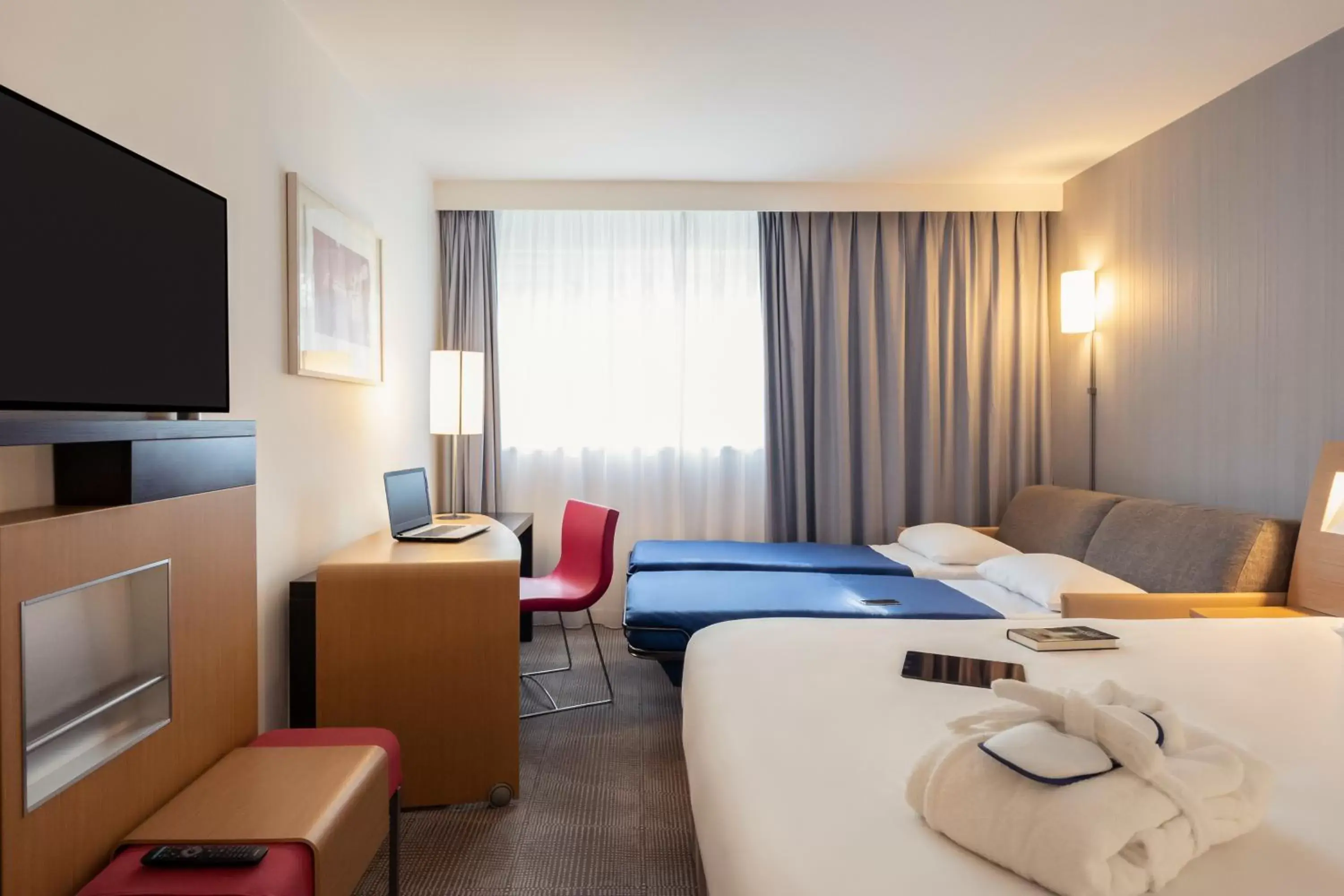 Bedroom, Bed in Novotel Roissy Saint Witz