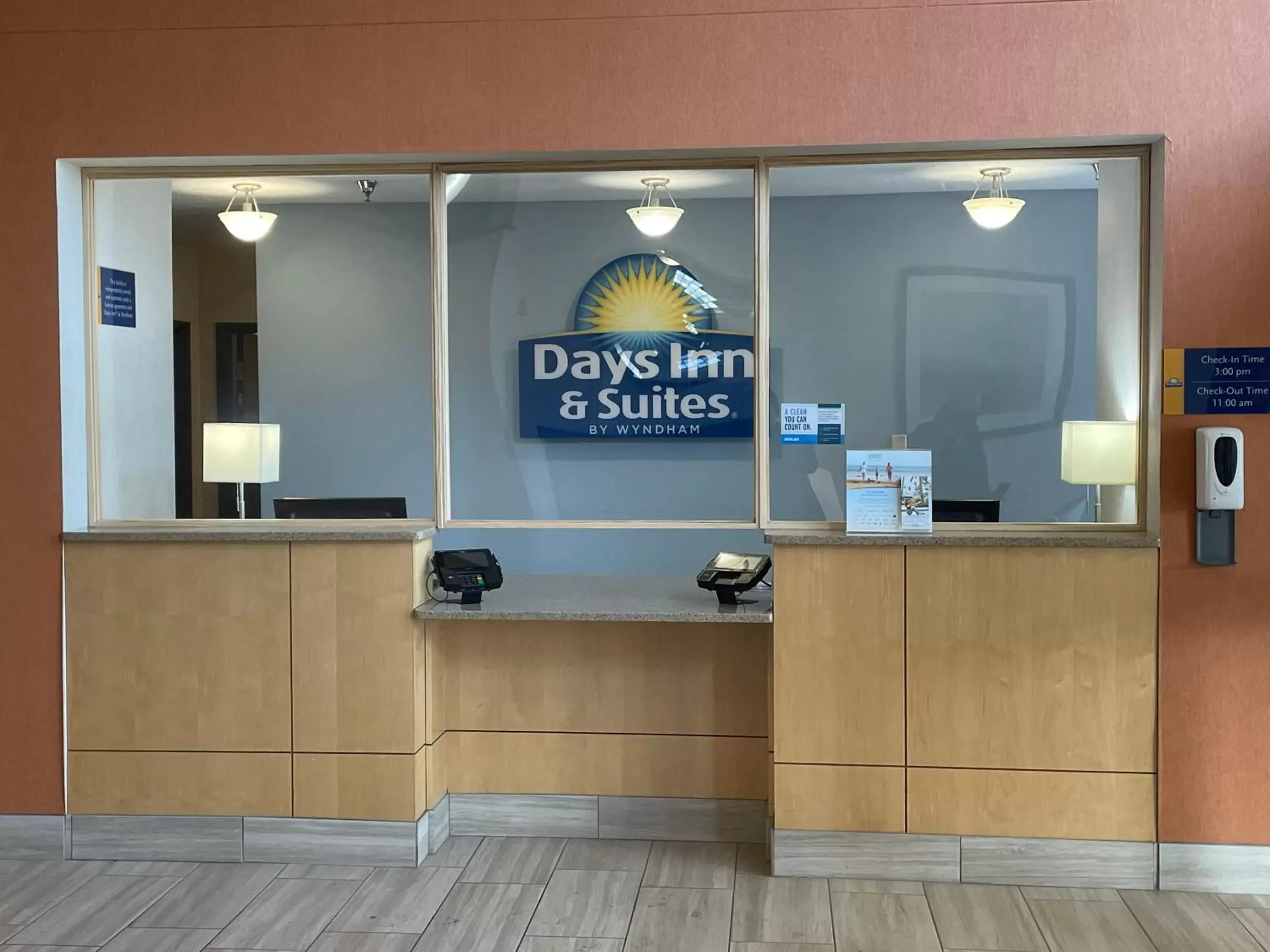 Days Inn & Suites by Wyndham La Crosse-Onalaska