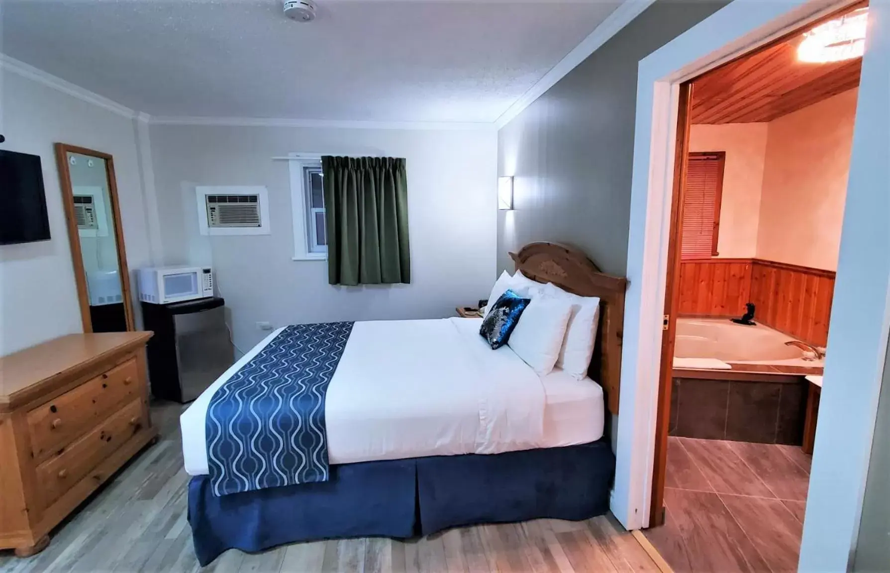 Bed in Knights Inn Colonial Fireside Inn Bed in Knights Inn Colonial Fireside Inn