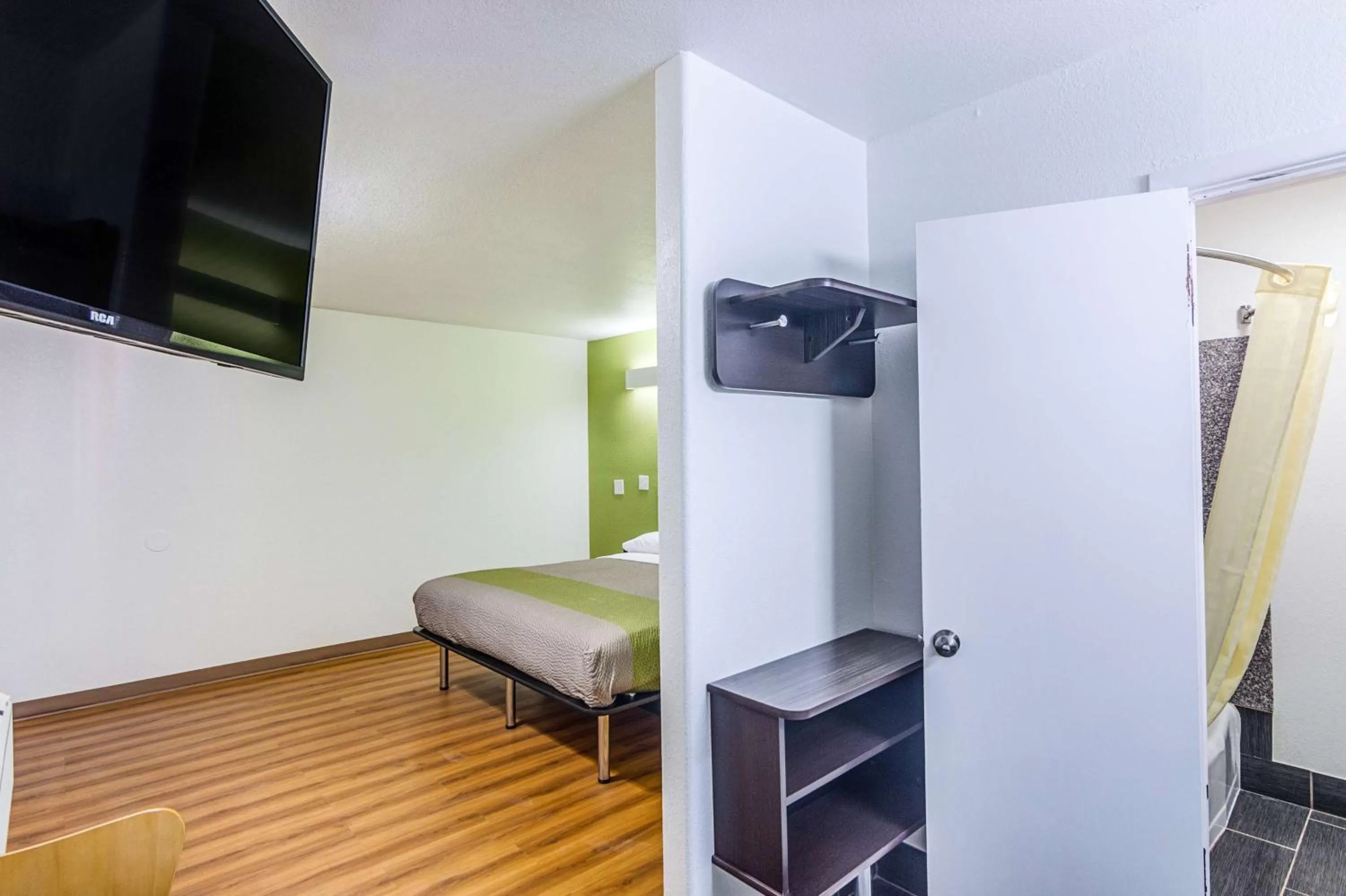 Toilet, Bed in Motel 6-Childress, TX