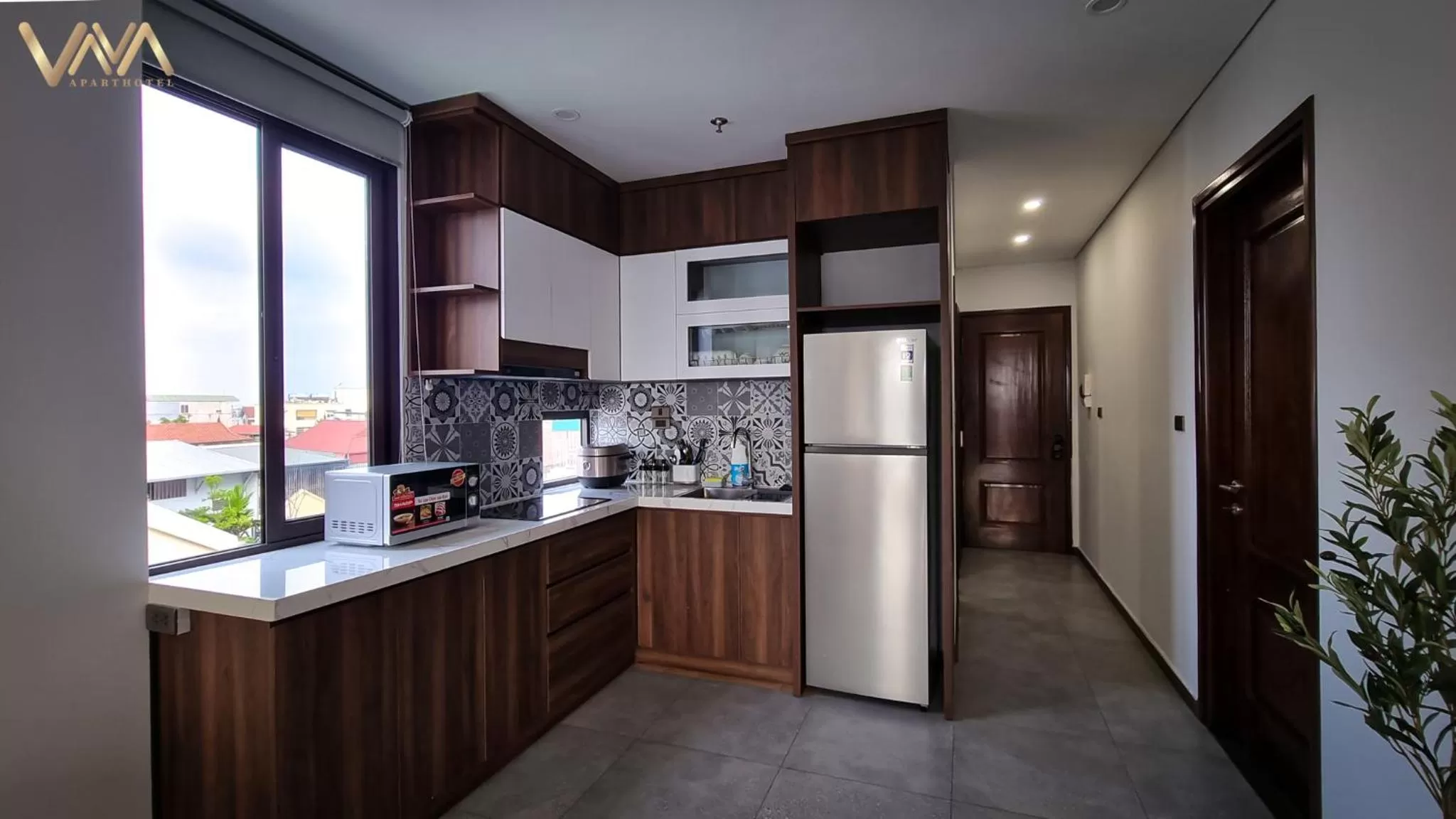 Communal kitchen in VNAHOMES APARTHOTEL