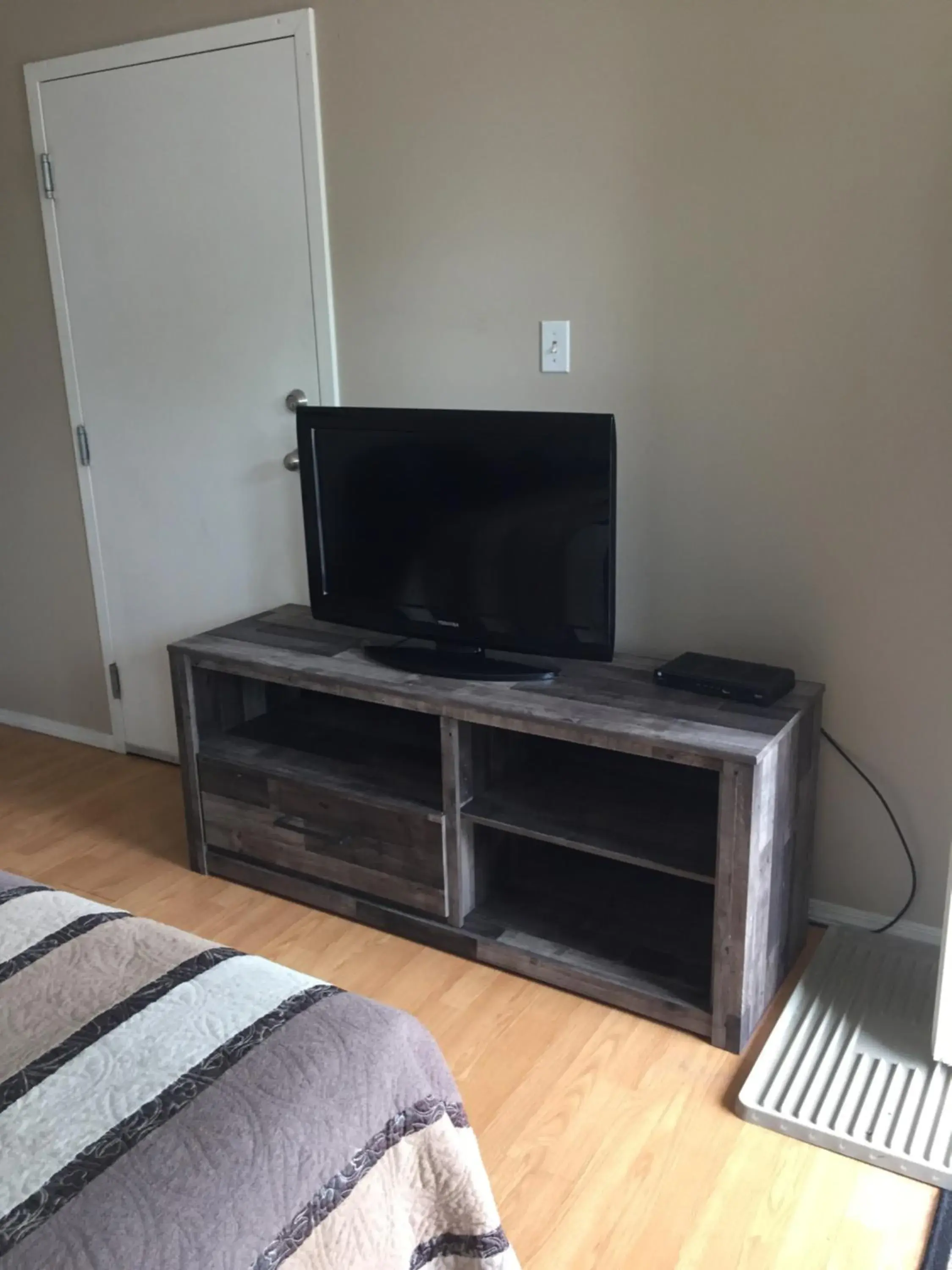 TV/Entertainment Center in Kacee's Northern Suites