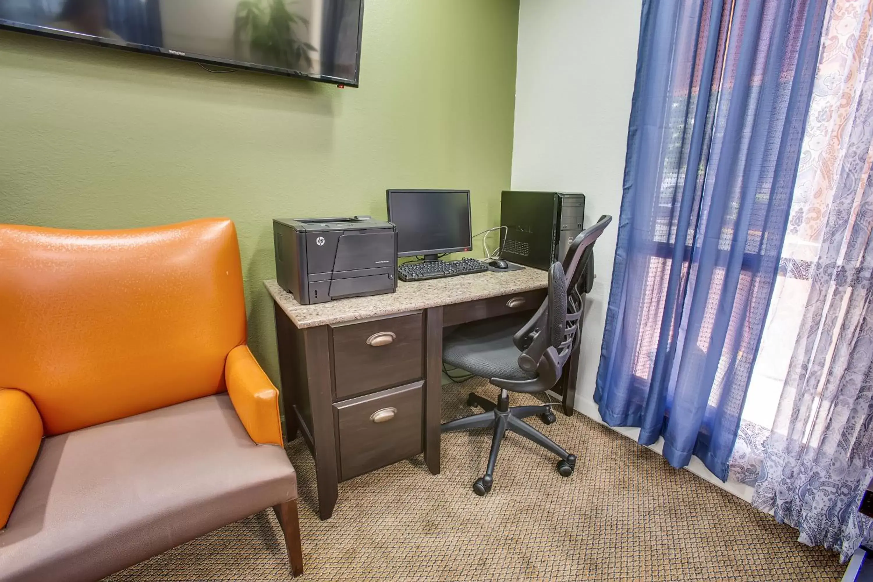 Business facilities, TV/Entertainment Center in Quality Inn Fort Campbell