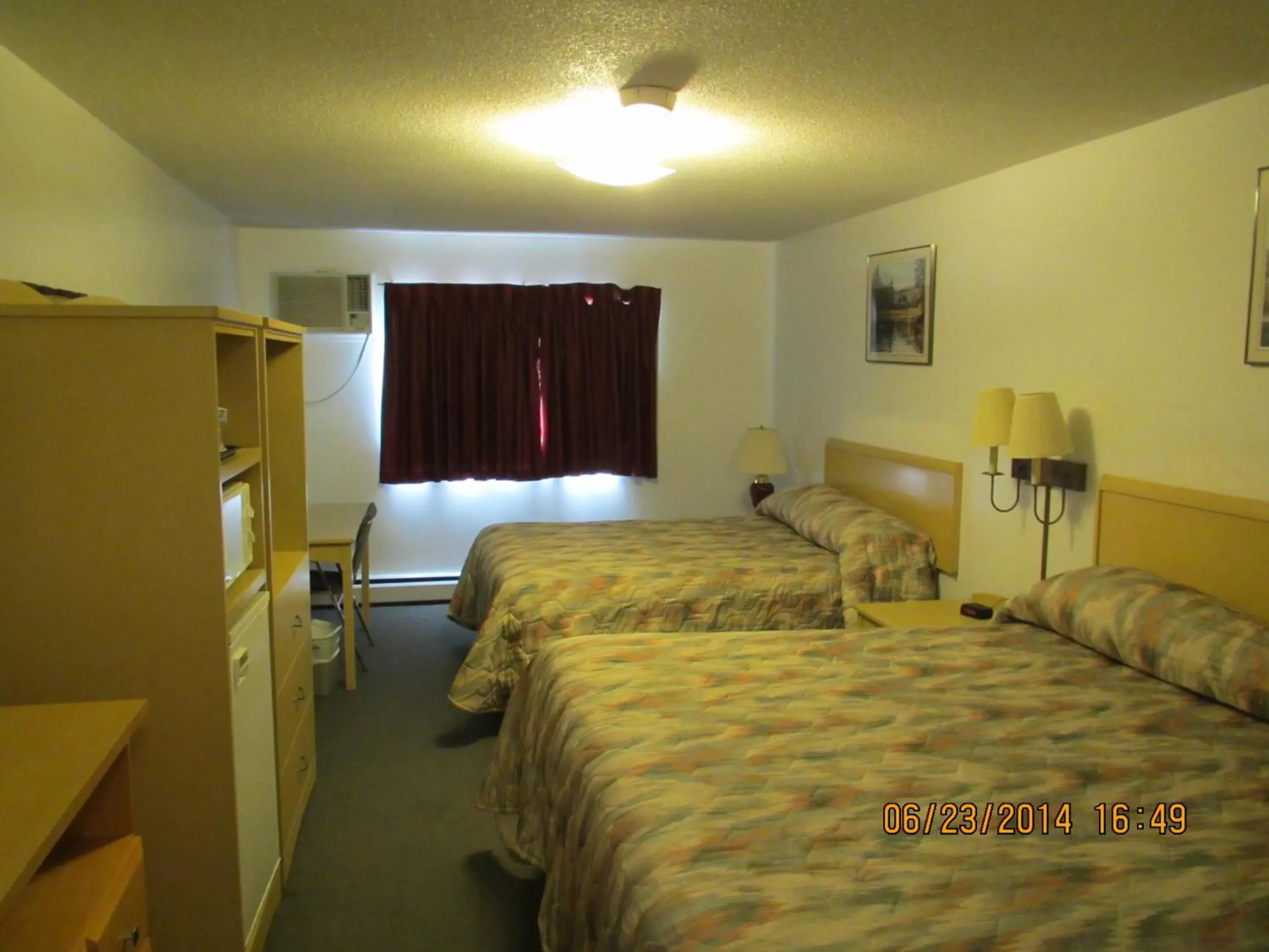 Bedroom, Bed in Lazy J Motel