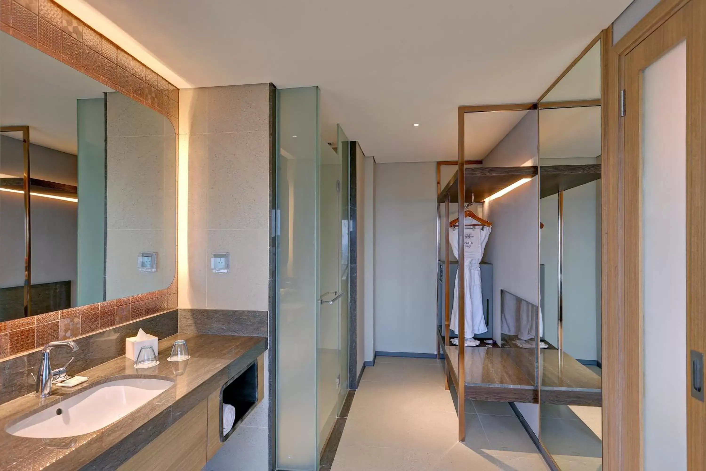 Bathroom in Mercure Jakarta Gatot Subroto