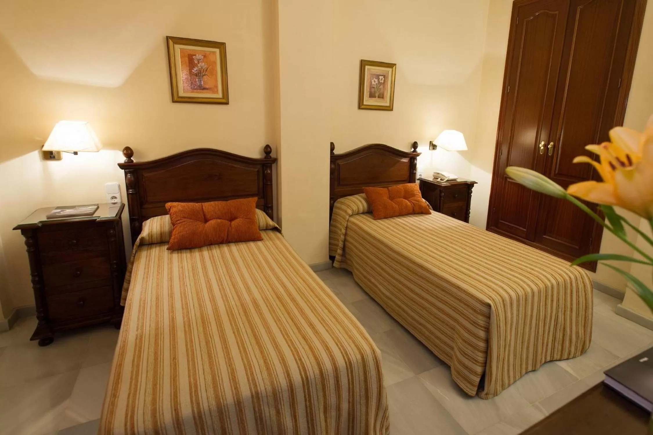 Photo of the whole room, Bed in Hotel Gran Avenida