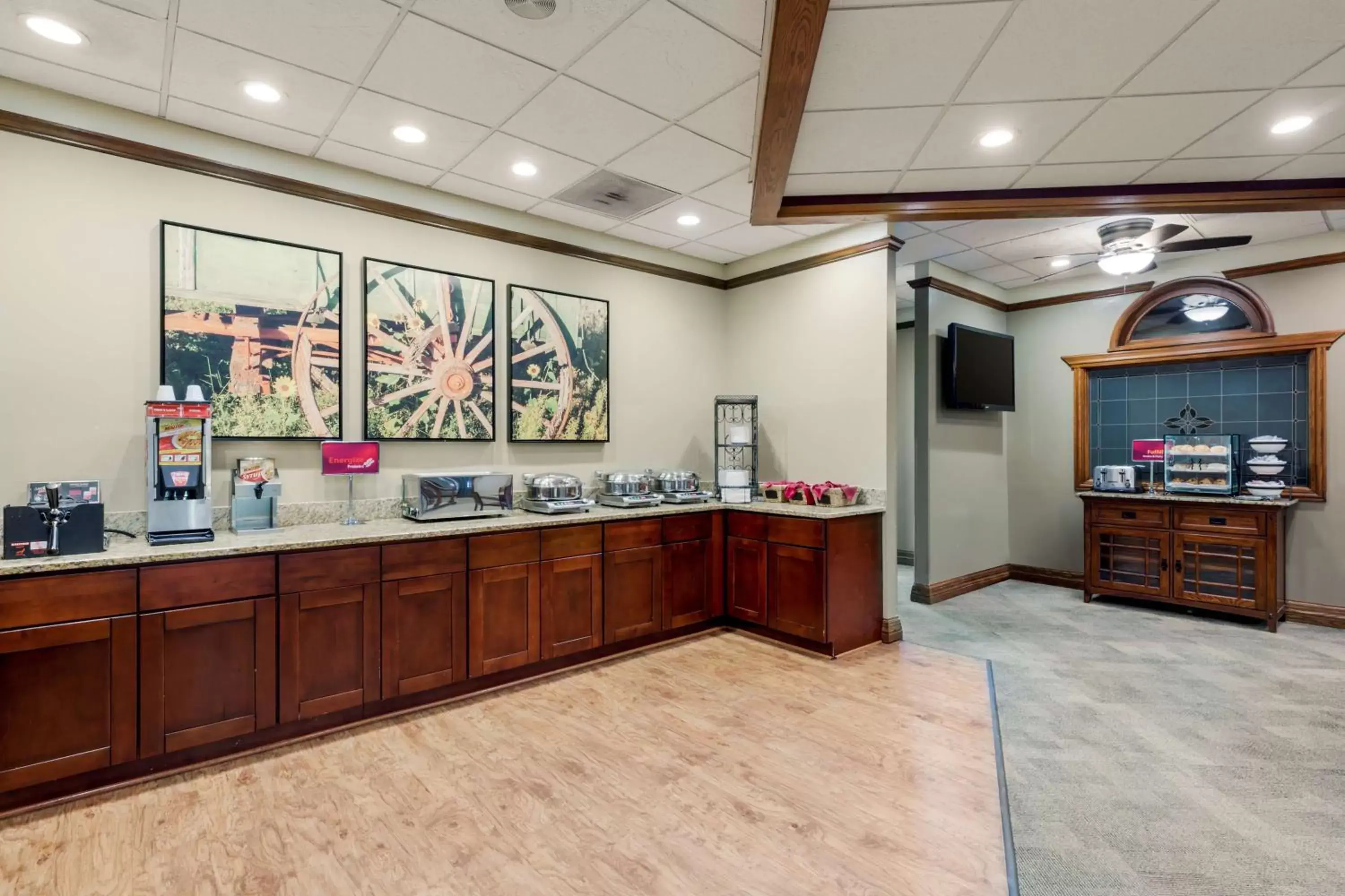 Breakfast in Best Western Plus Wooster Hotel & Conference Center Breakfast in Best Western Plus Wooster Hotel & Conference Center