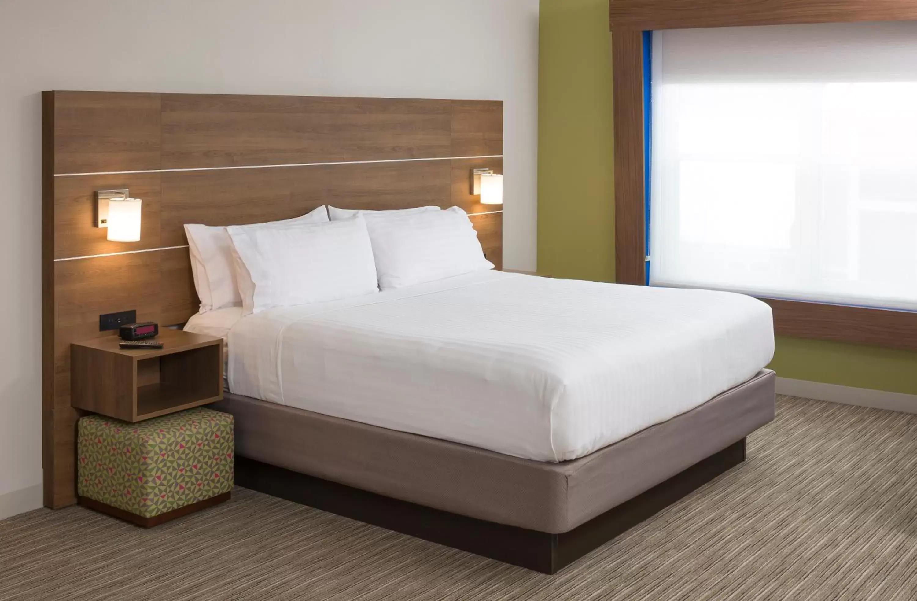 Photo of the whole room, Bed in Holiday Inn Express Hotel & Suites White River Junction, an IHG Hotel