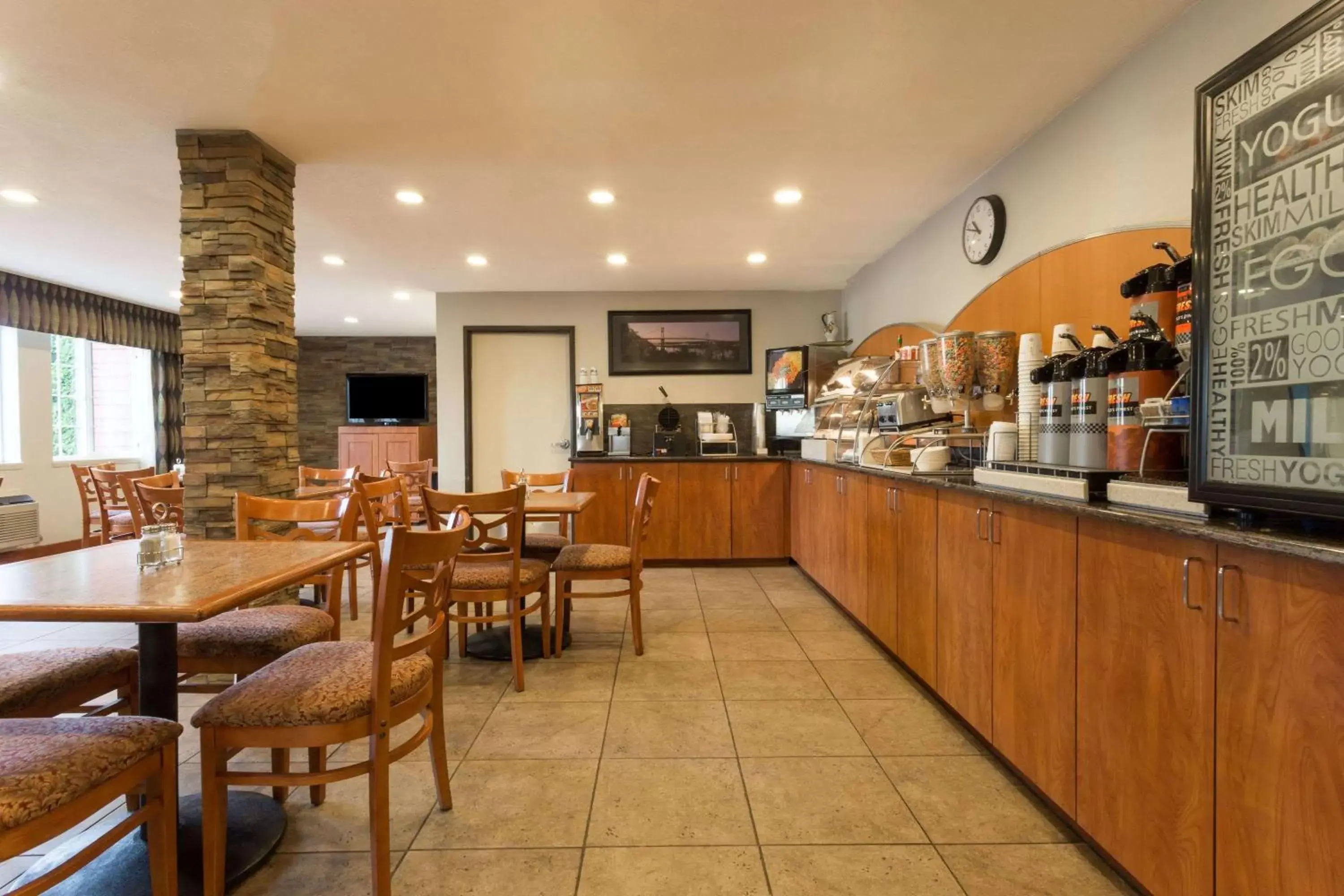 Restaurant/Places to Eat in Ramada by Wyndham Portland