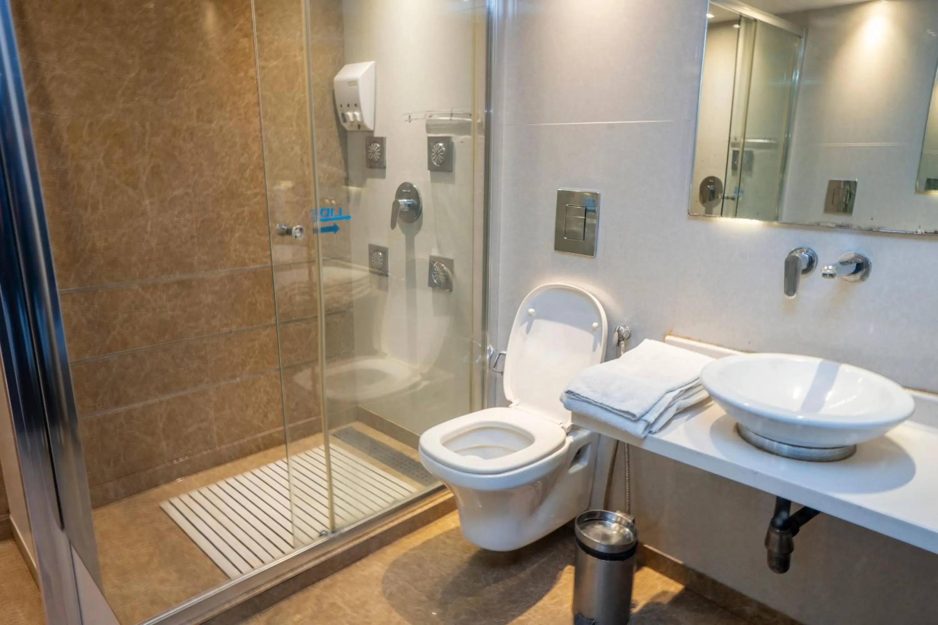 Bathroom in Hotel Grand Godwin - Near New Delhi Railway Station - Paharganj