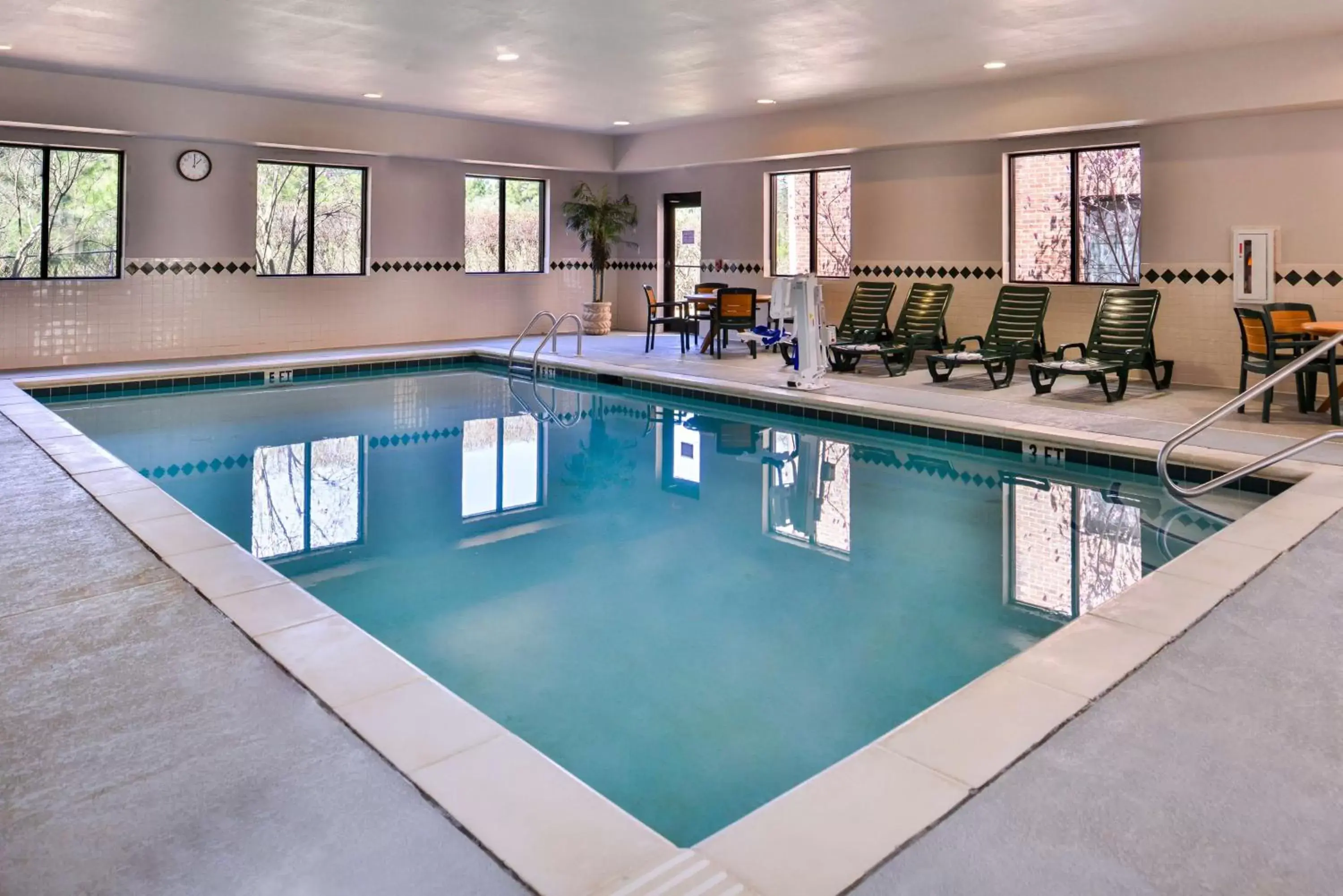 On site, Swimming Pool in Country Inn & Suites by Radisson, Raleigh-Durham Airport, NC