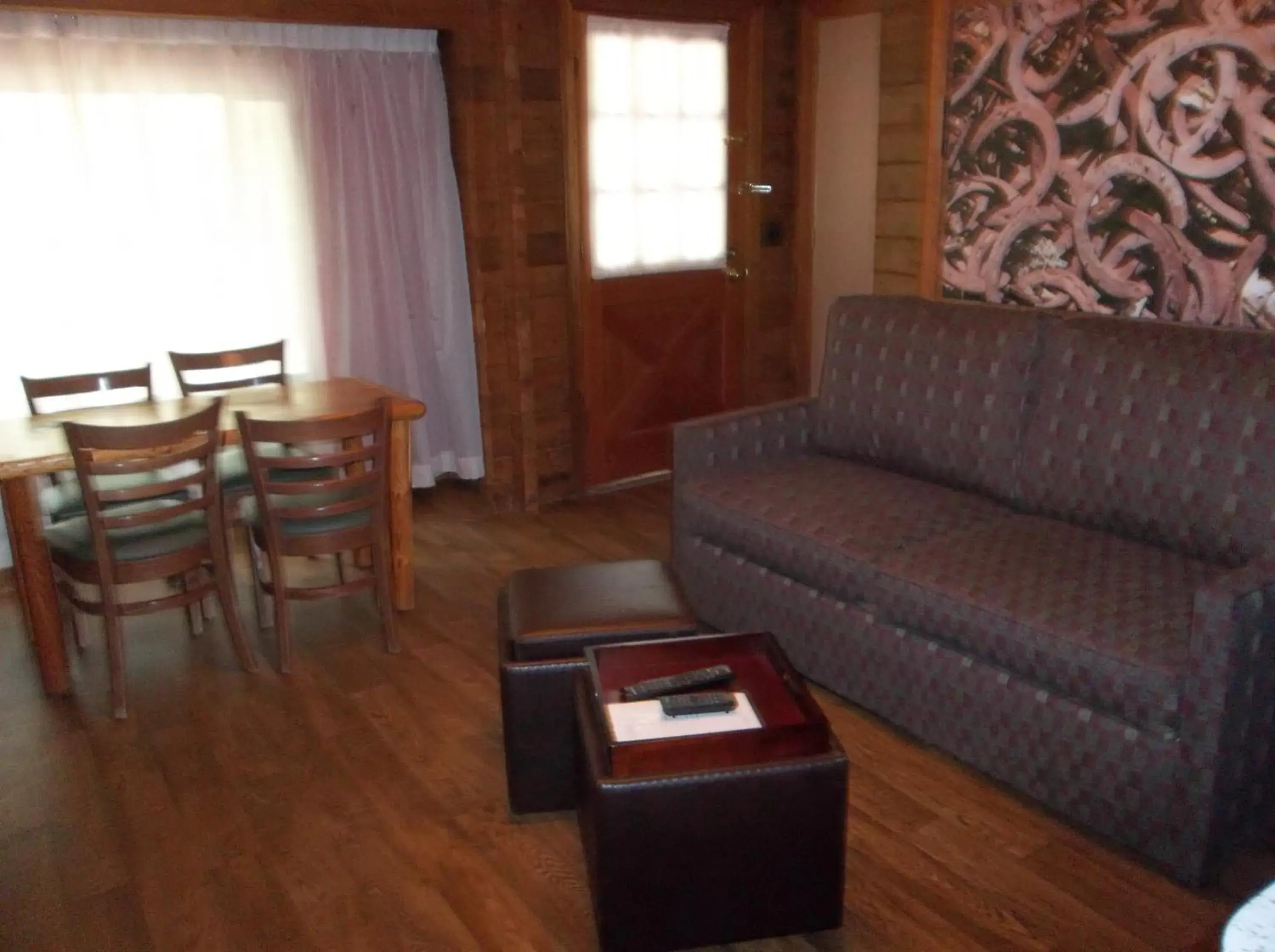 Living room, Seating Area in Kohl's Ranch Lodge