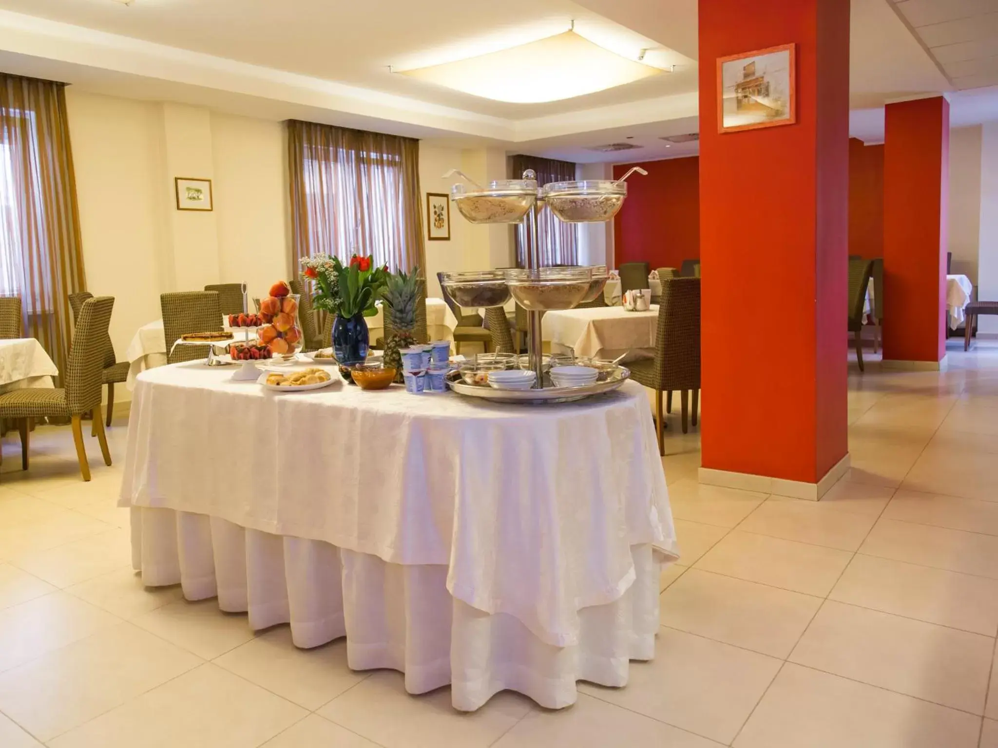 Continental breakfast, Restaurant/Places to Eat in Hotel Regina