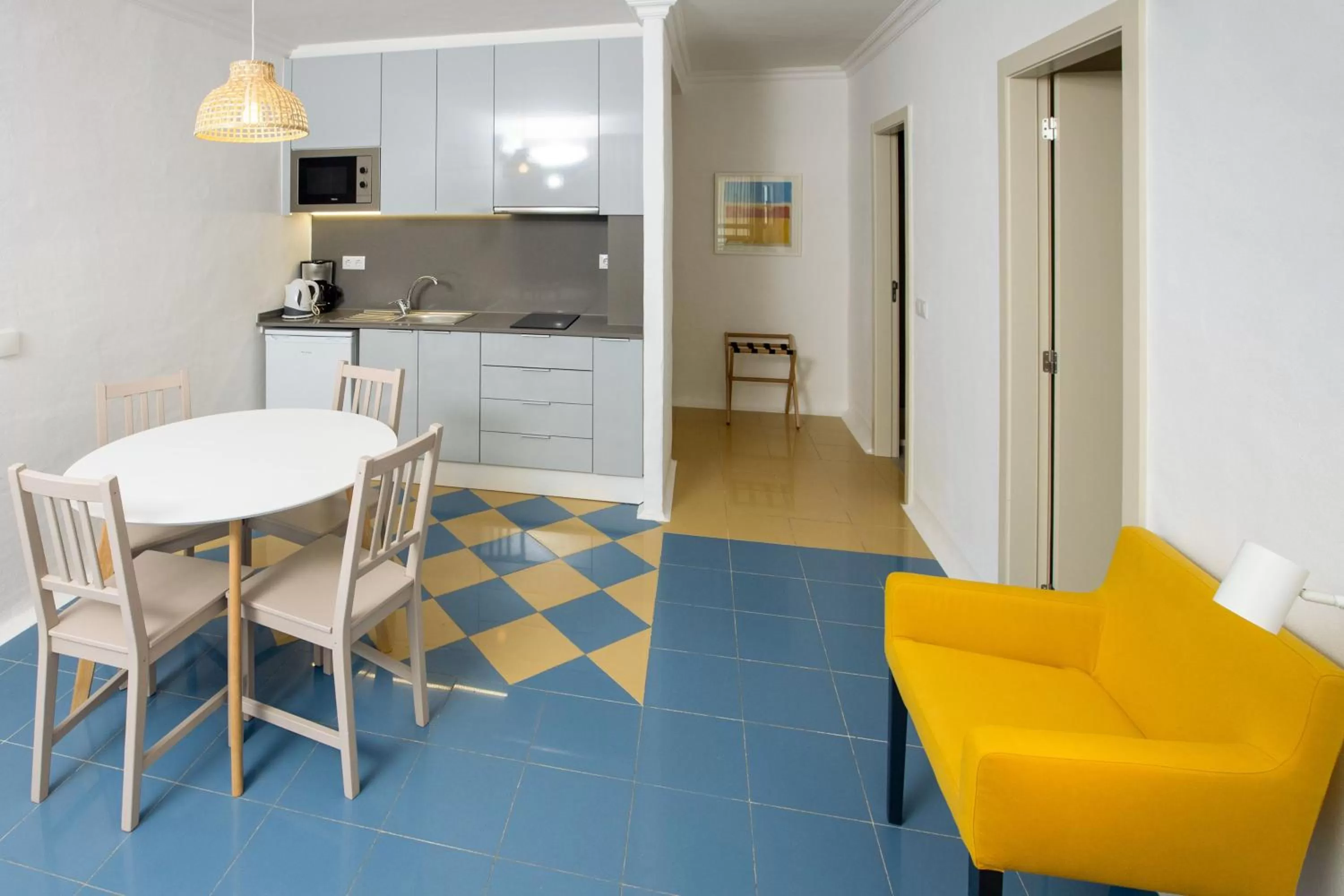 Kitchen or kitchenette in Hotel Apartamento Foz Atlantida