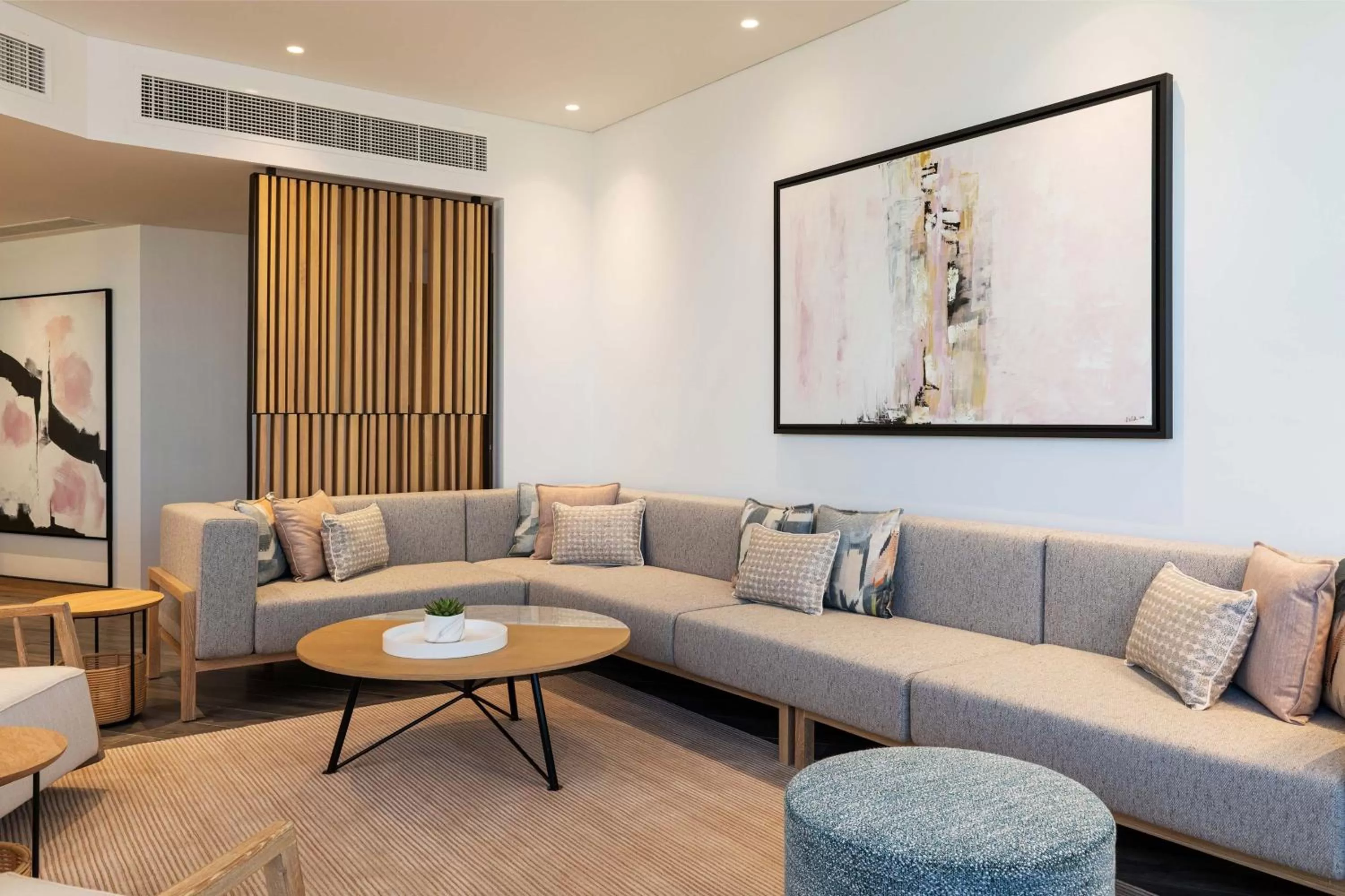 Lounge or bar in Le Royal Meridien Beach Resort & Spa Dubai