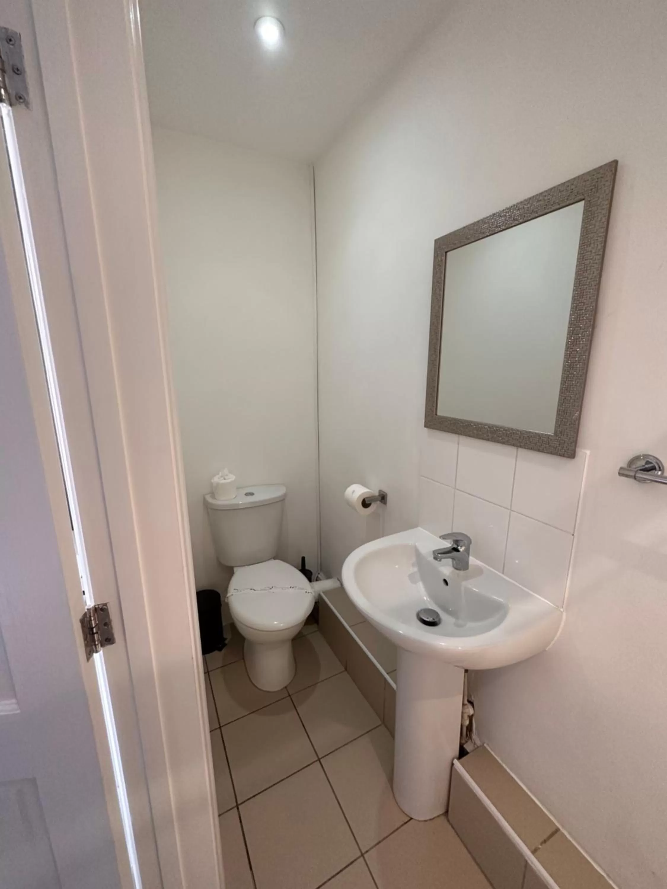 Shower in The Six Bells