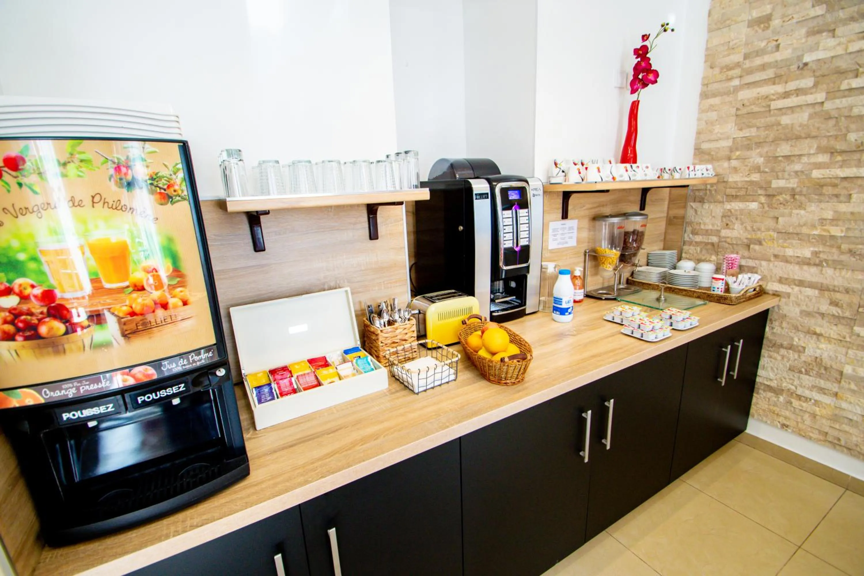 Buffet breakfast in Hôtel Parisien