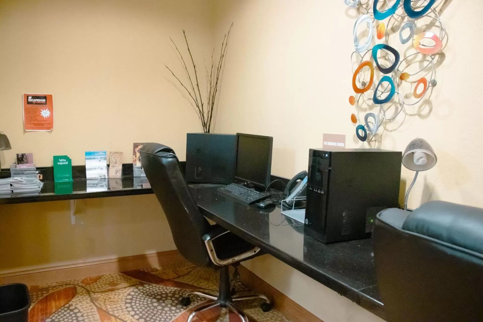 TV and multimedia in Expressway Suites of Grand Forks