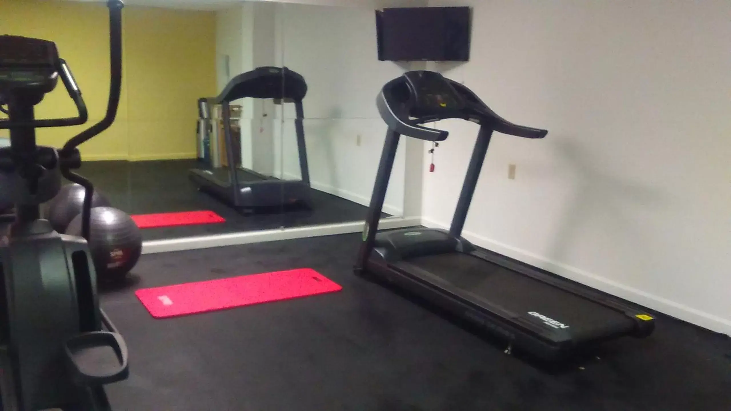 Fitness centre/facilities, Fitness Center/Facilities in Days Inn by Wyndham Cleveland Lakewood