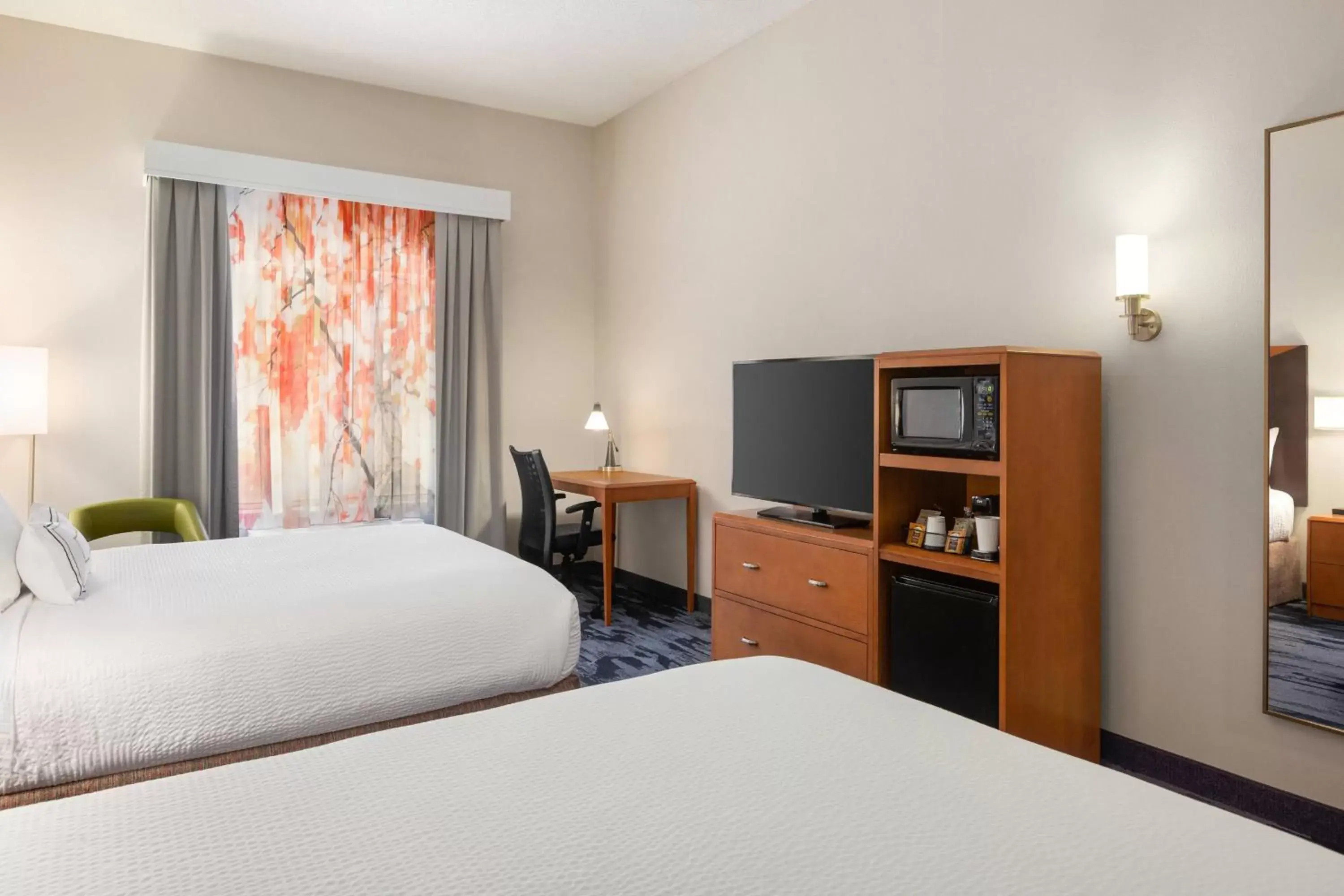 Photo of the whole room, Bed in Fairfield Inn & Suites Jacksonville West/Chaffee Point
