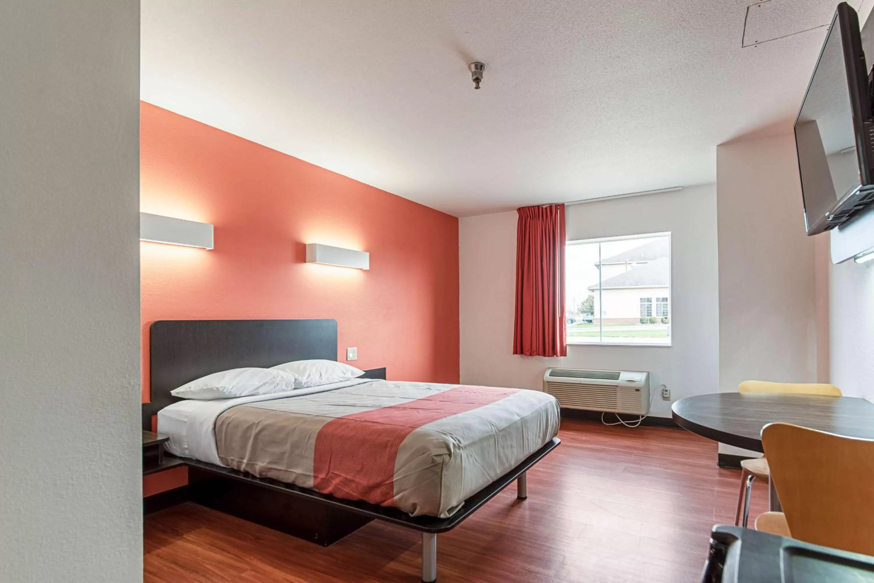 Photo of the whole room, Bed in Motel 6-Lebanon, IN