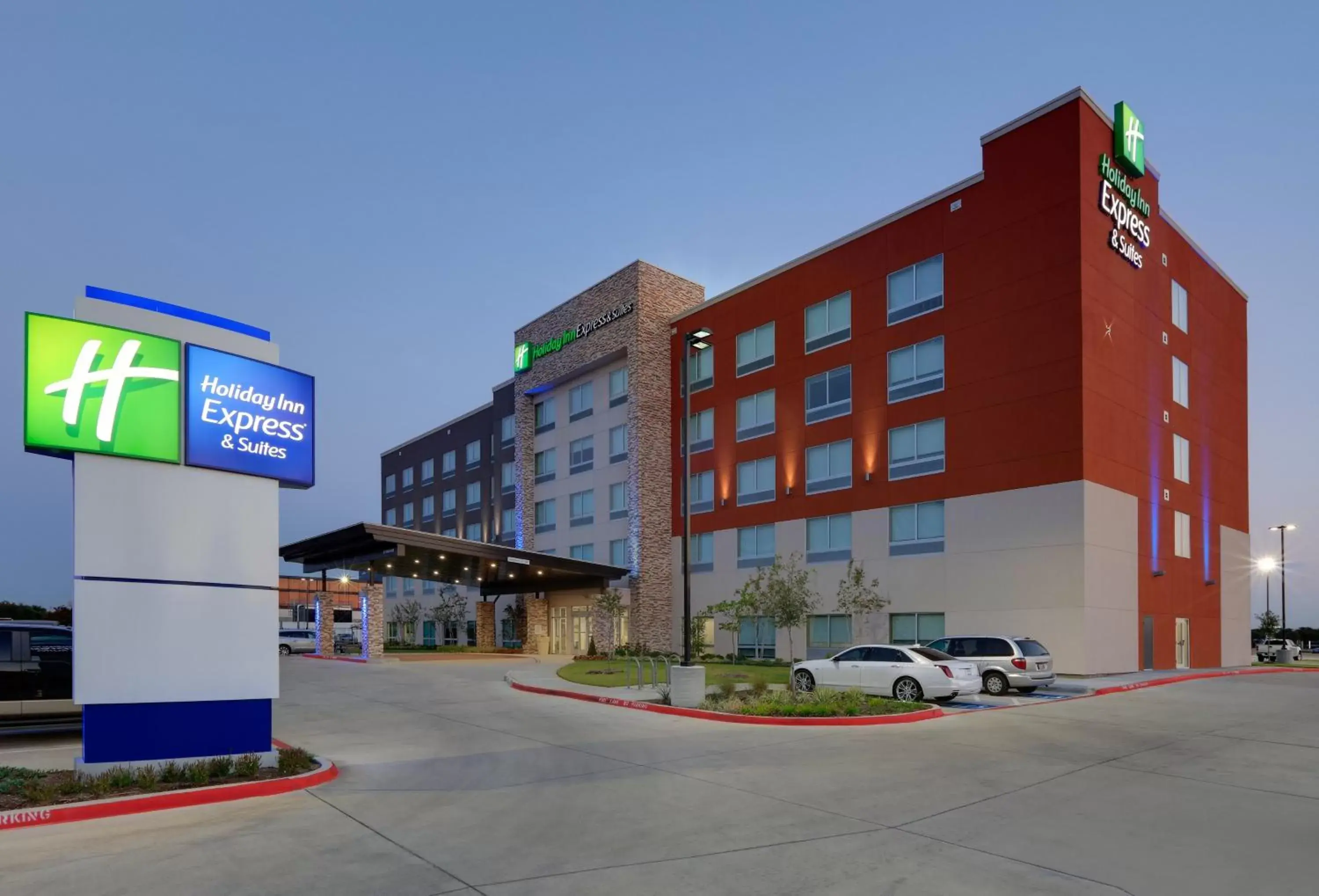 Property Building in Holiday Inn Express & Suites - Dallas NW HWY - Love Field, an IHG Hotel